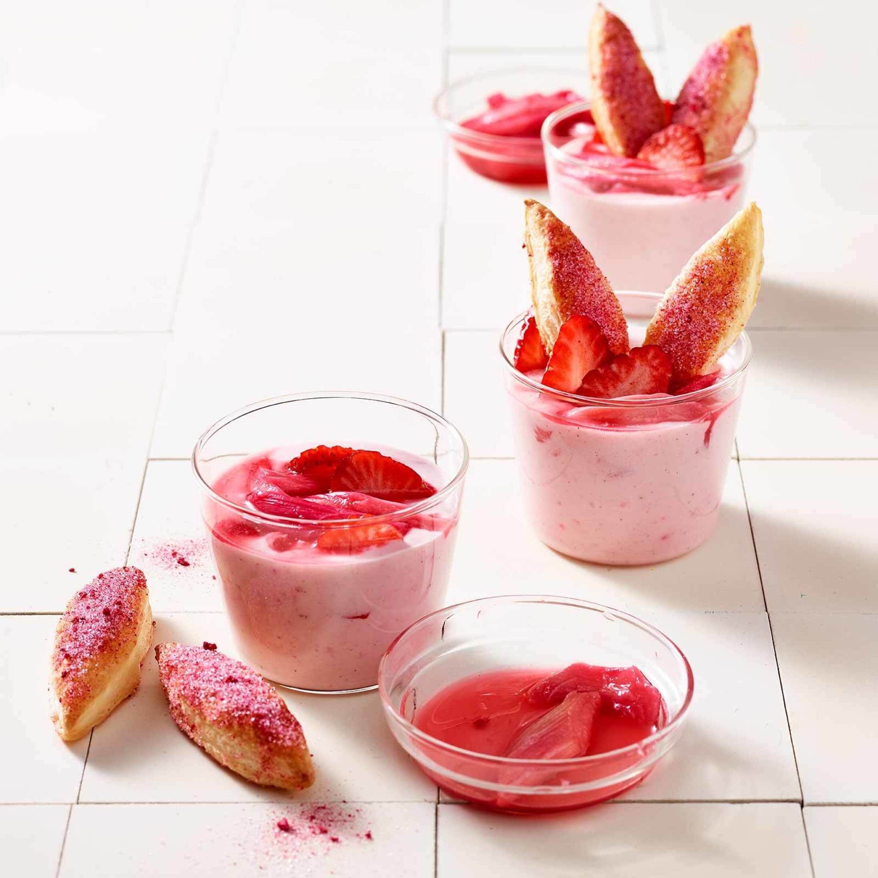 Erdbeercreme mit Rhabarberkompott