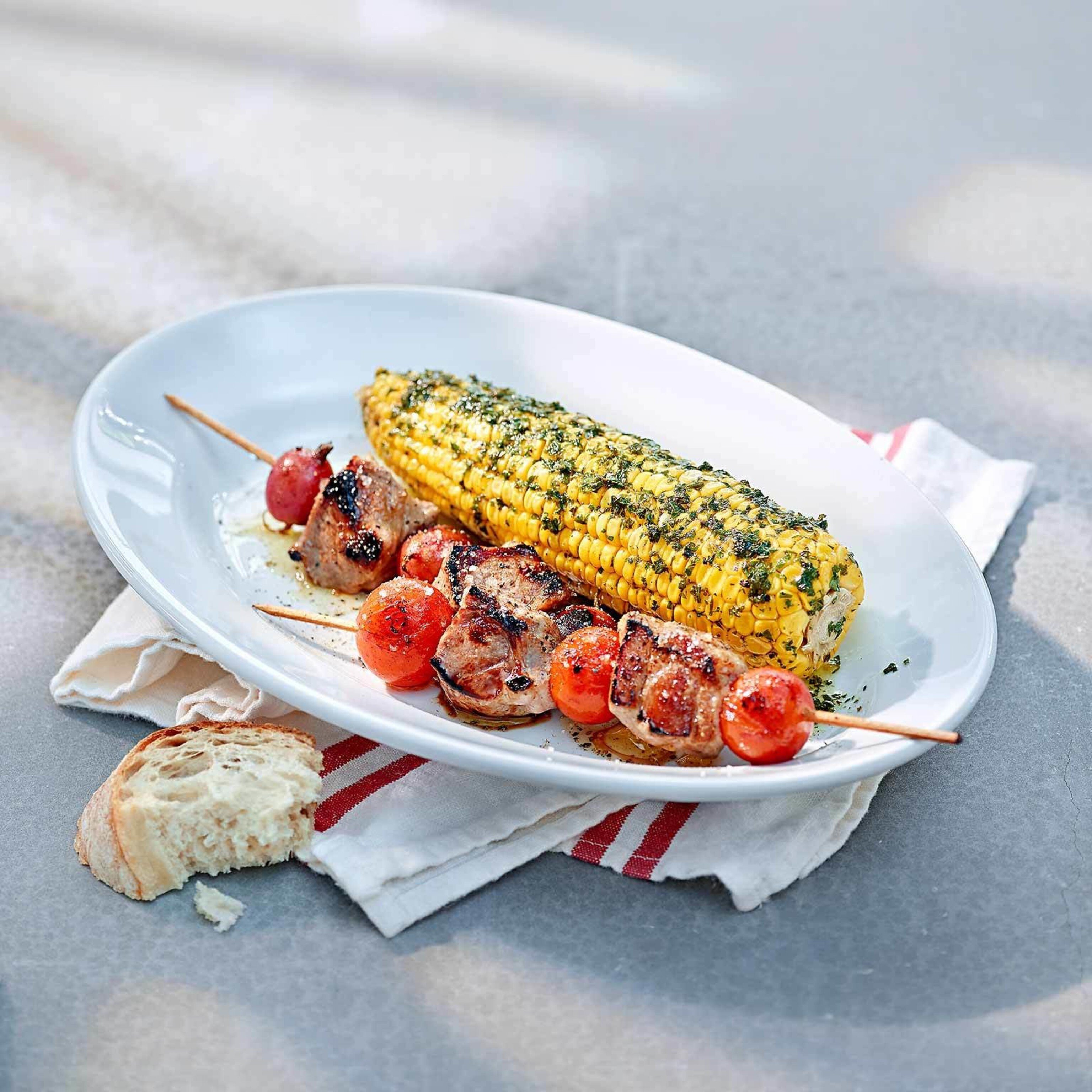 Epis de maïs et brochettes
