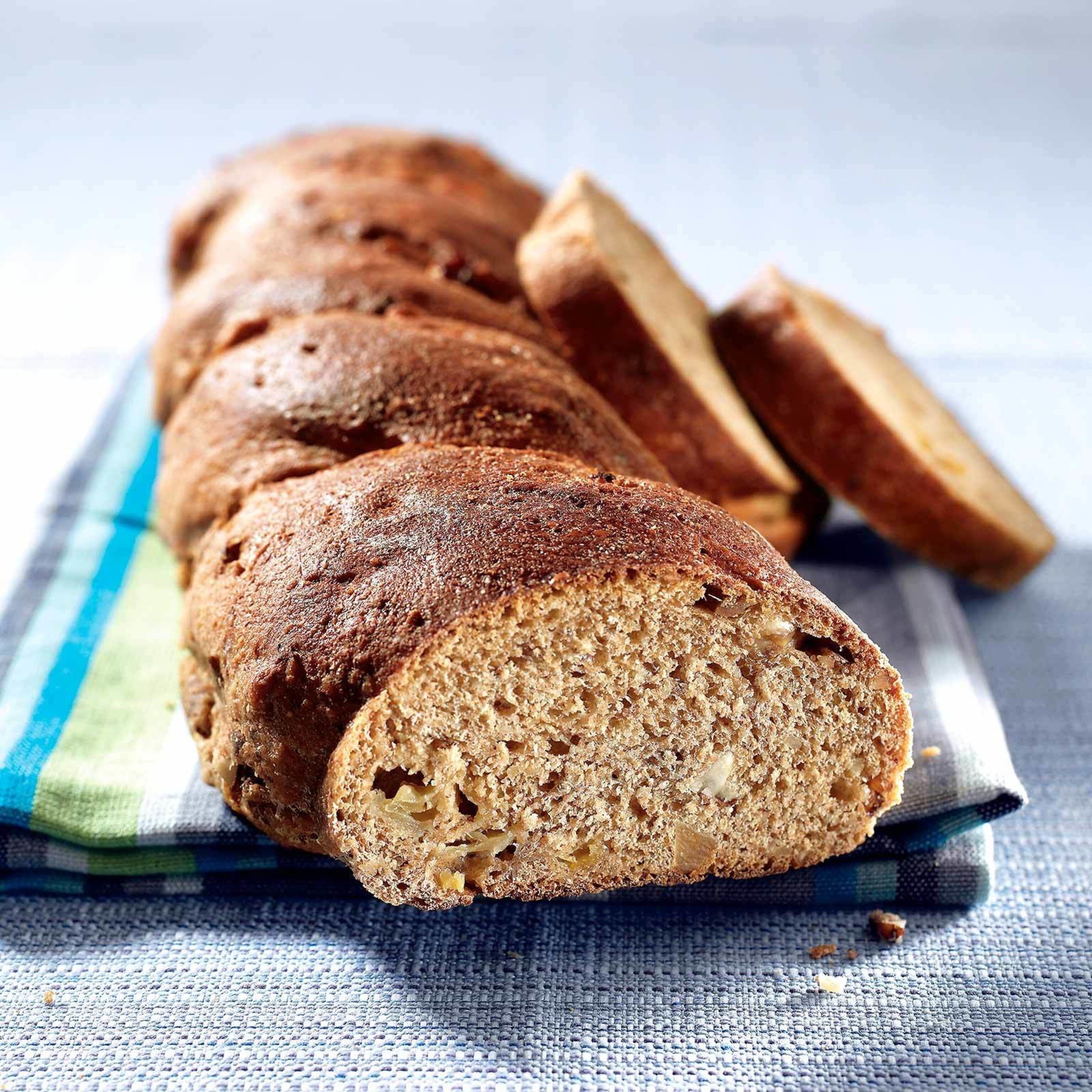 Apfel-Haselnuss-Brot