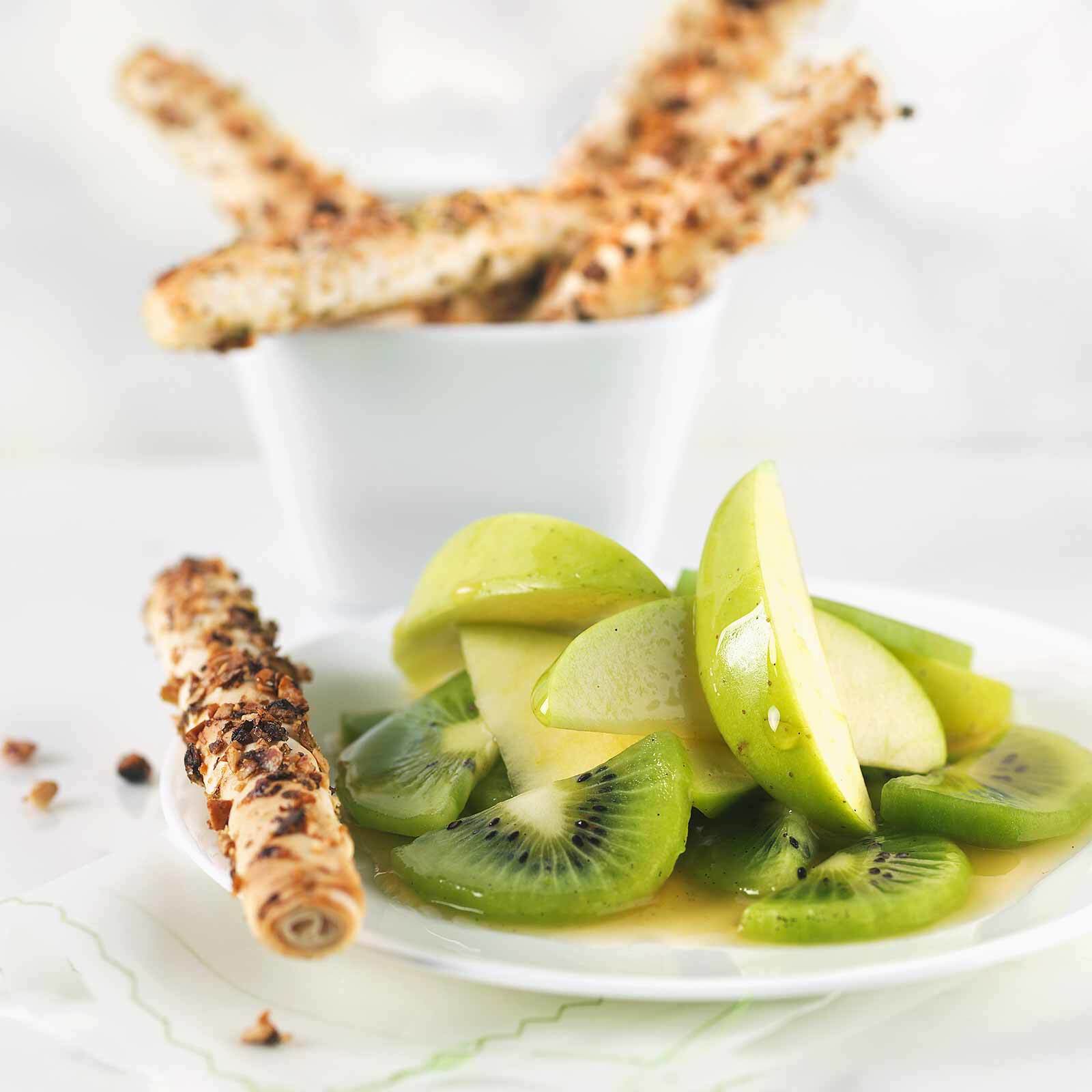 Grüner Fruchtsalat mit Wasabi-Zigarren