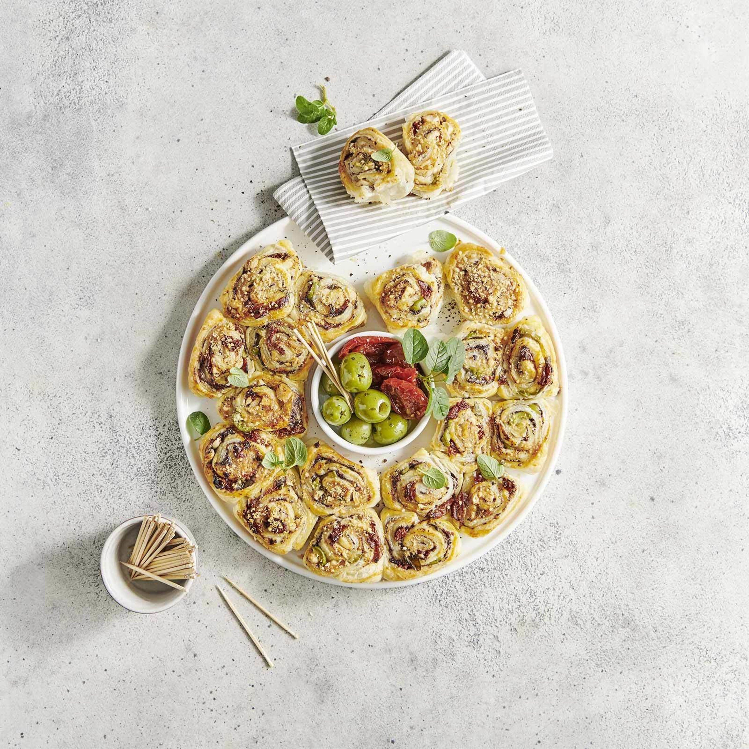Mediterrane Blätterteigschnecken