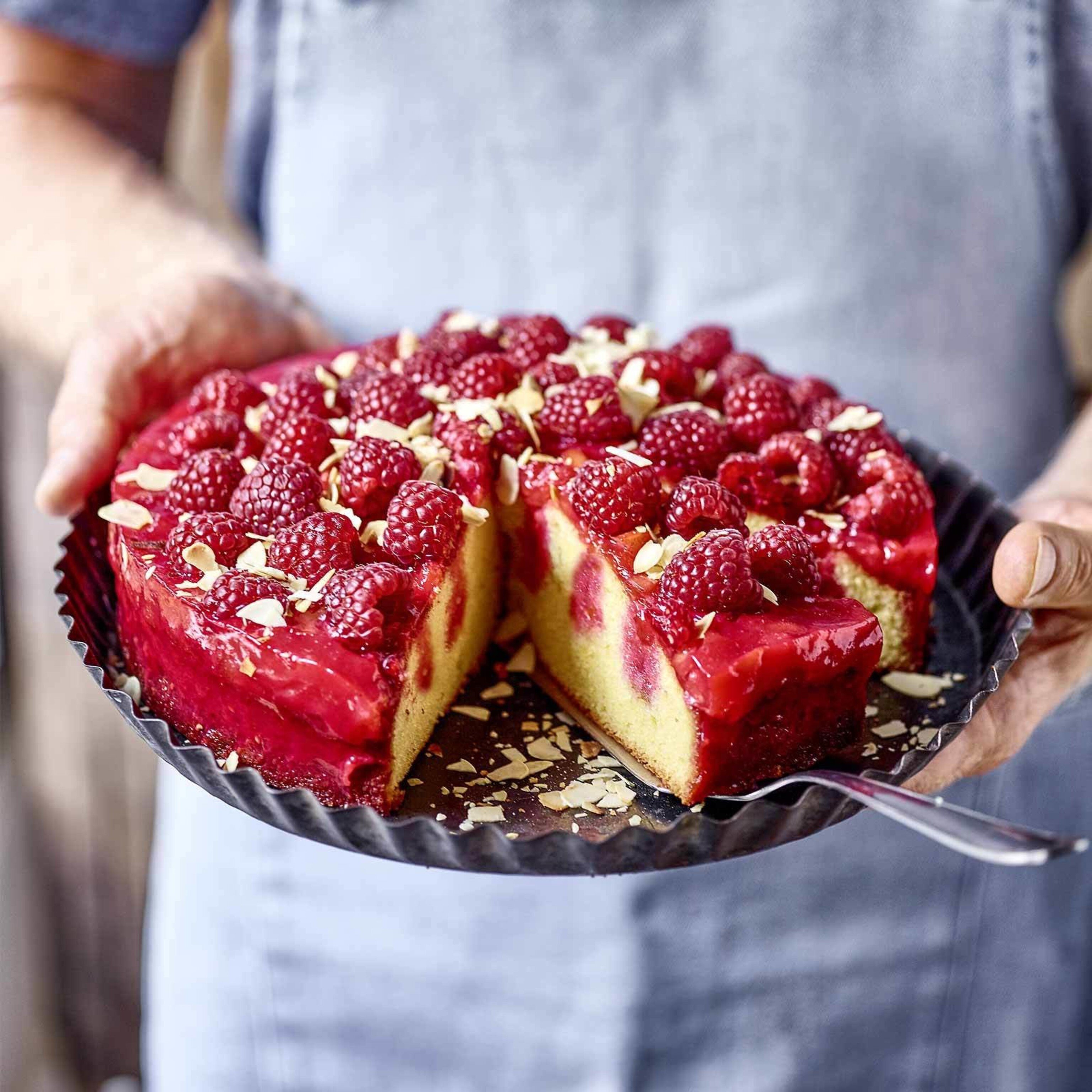 Poke cake aux framboises