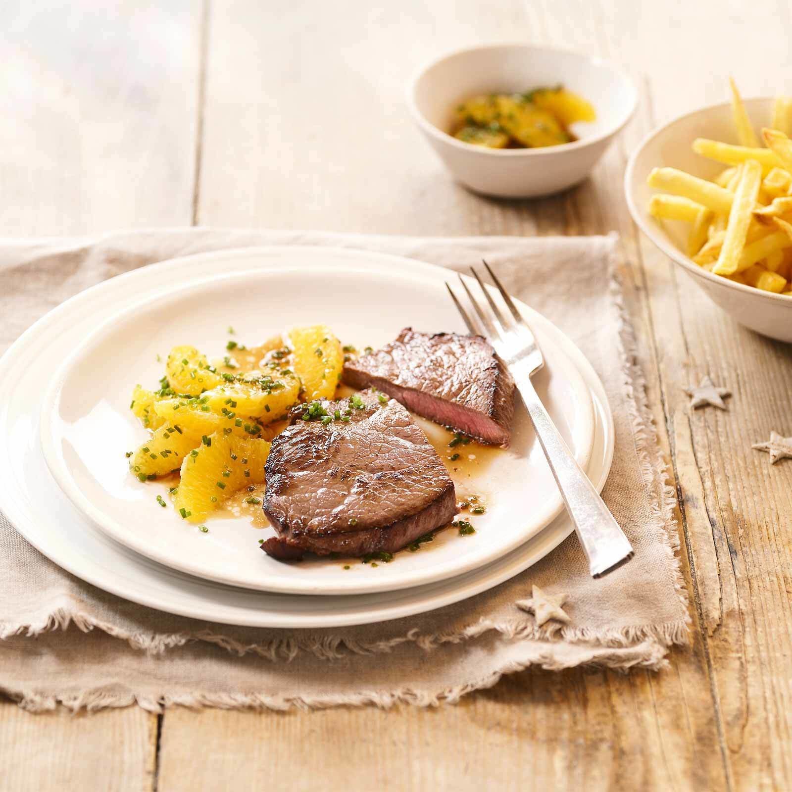 Rindshuftsteak mit Orangensalat