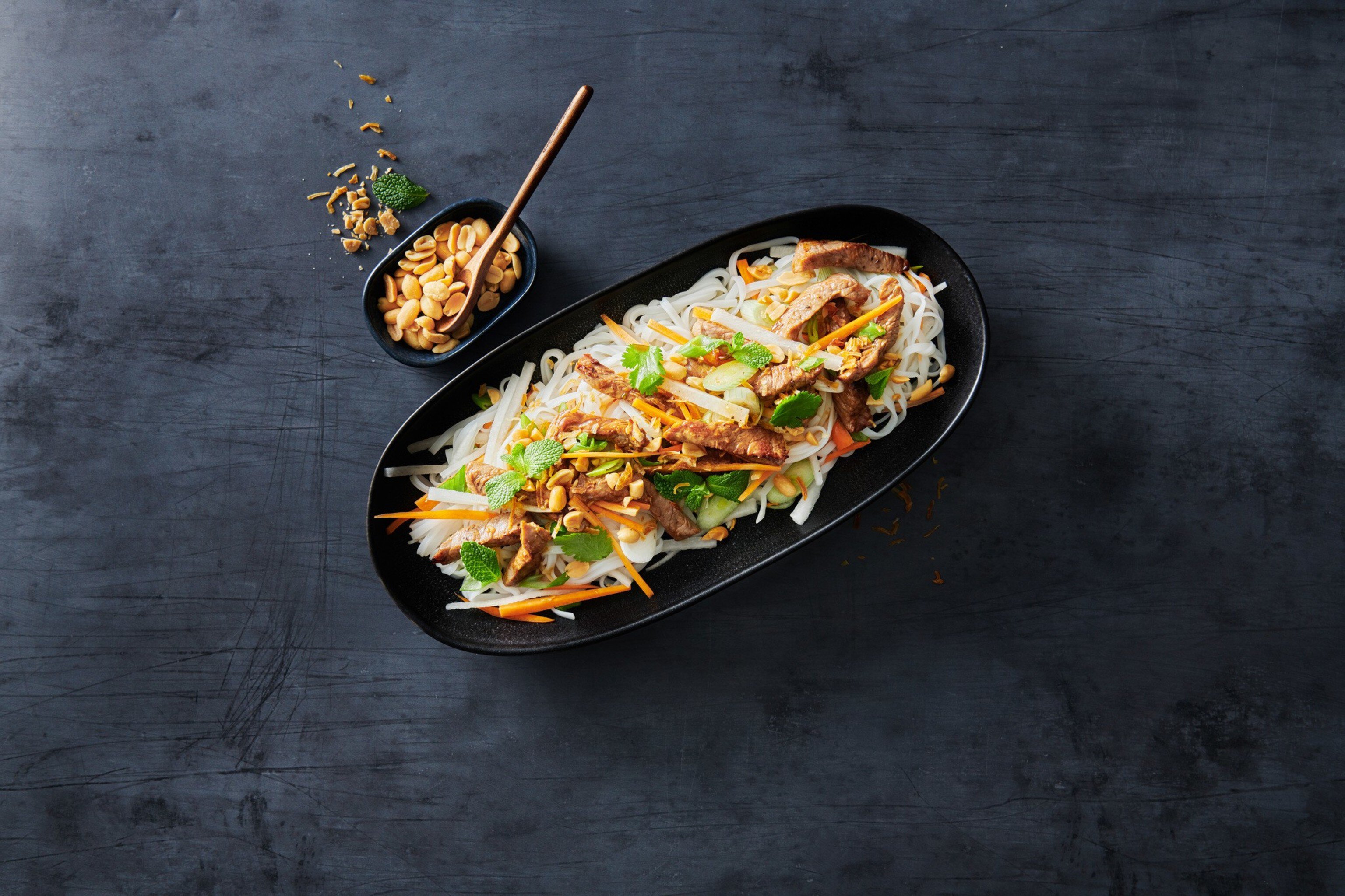 Bun bo nam bo (salade de nouilles de riz)