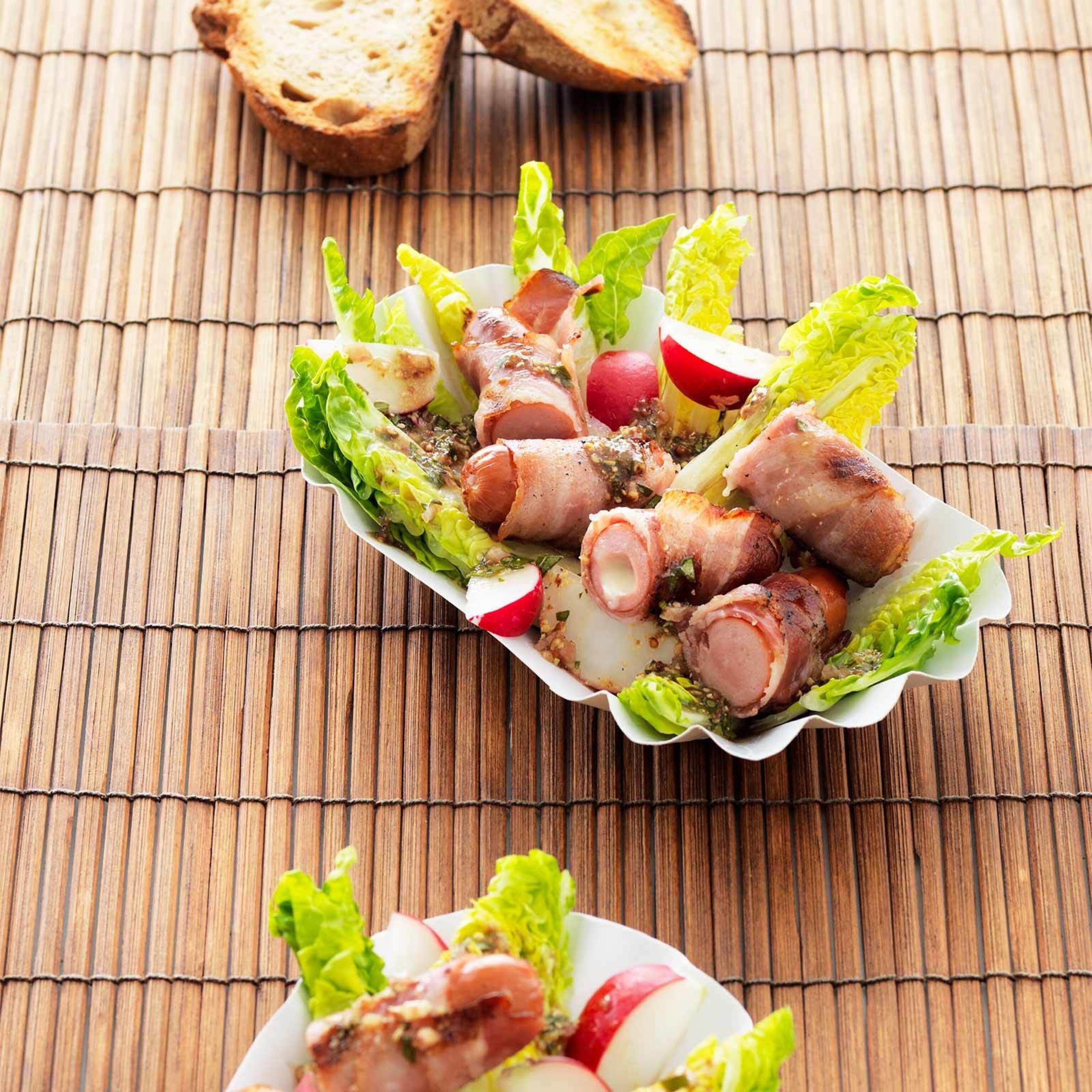 Salade de saucisses grillées