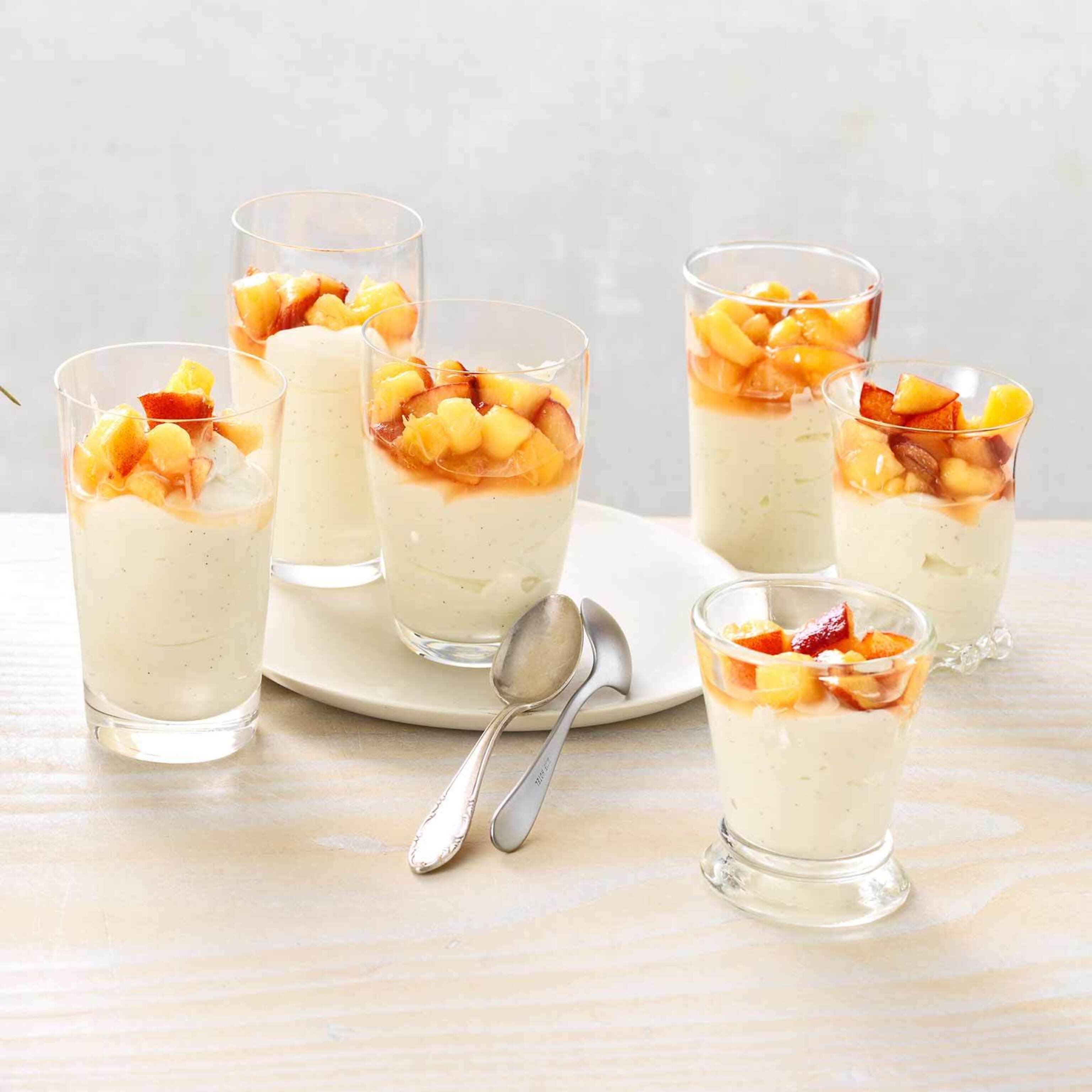 Weisse Mousse mit Pfirsich