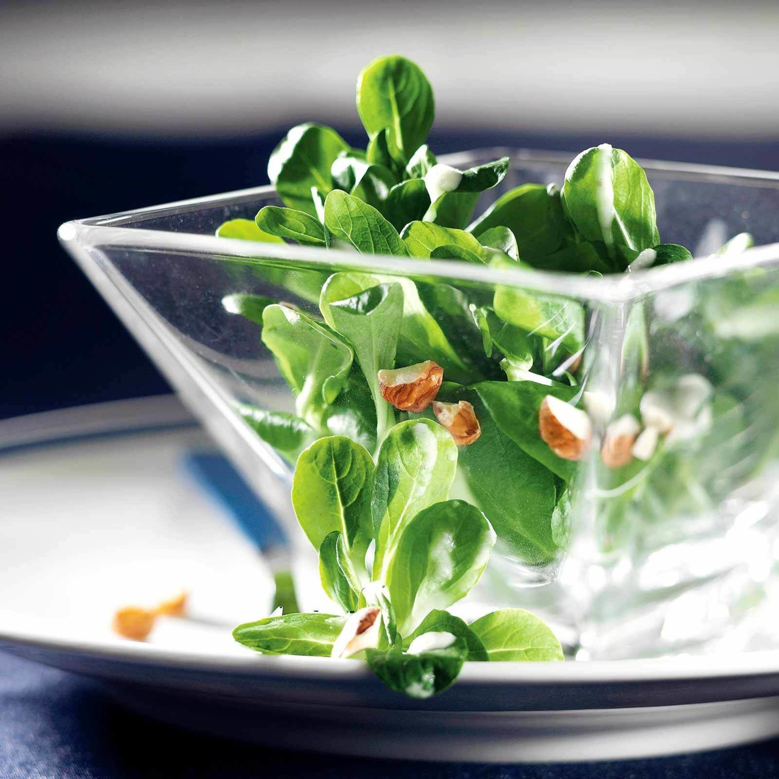 Nüsslisalat mit Birnen-Dressing