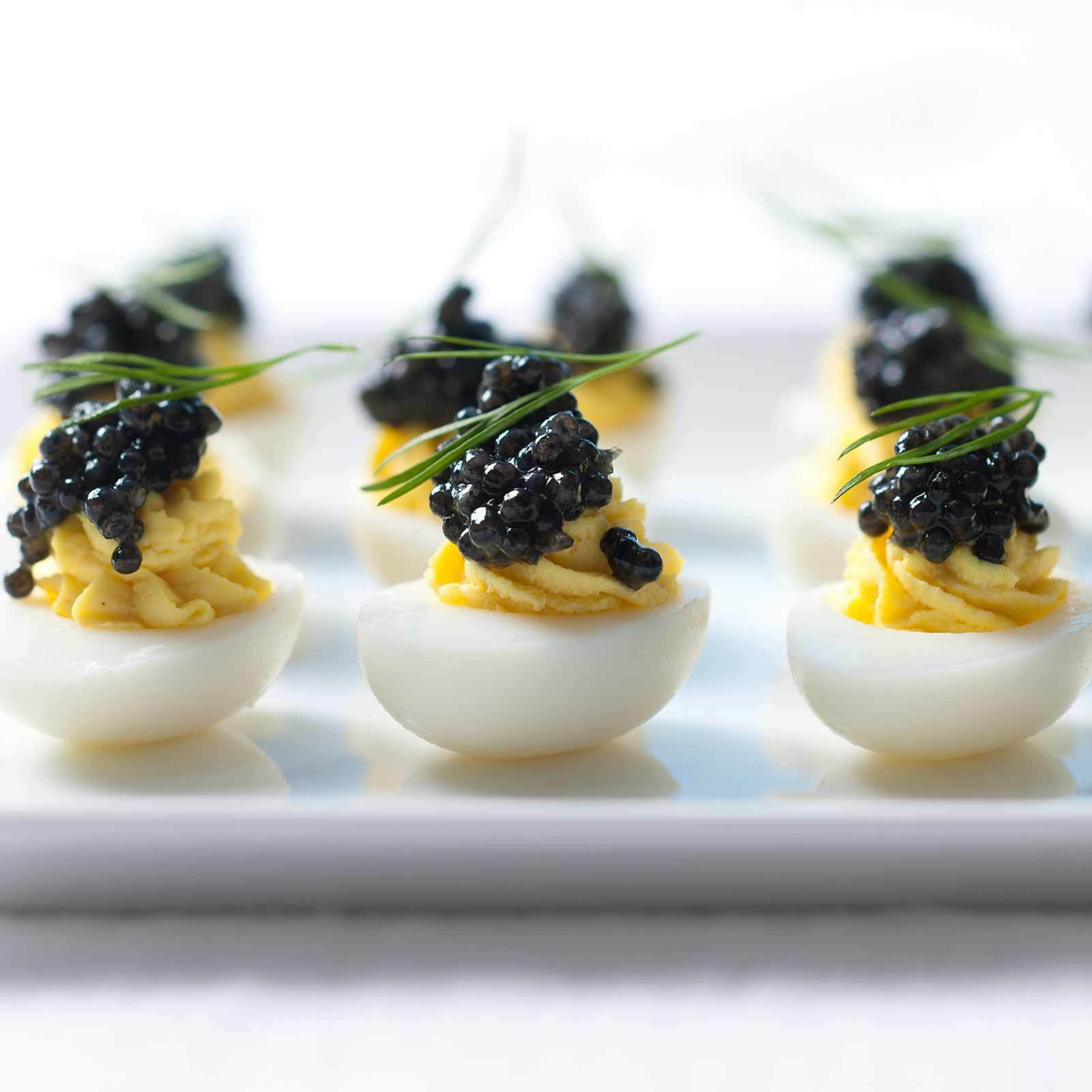 OEufs de caille farcis et caviar