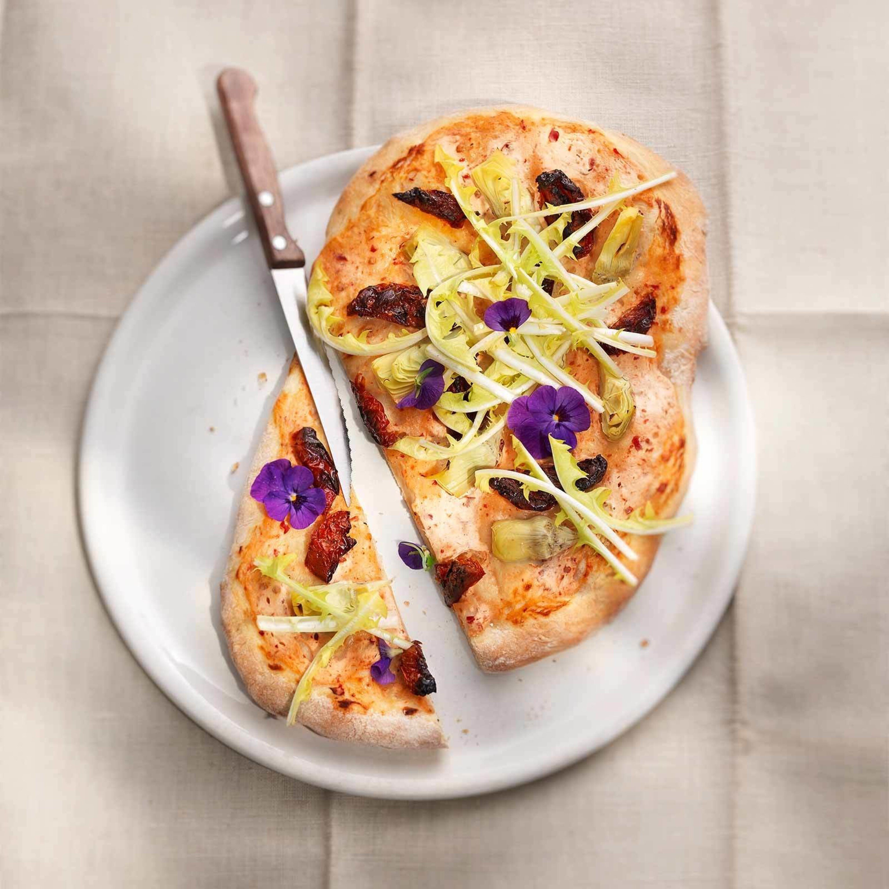 Pizza aux artichauts et pissenlit