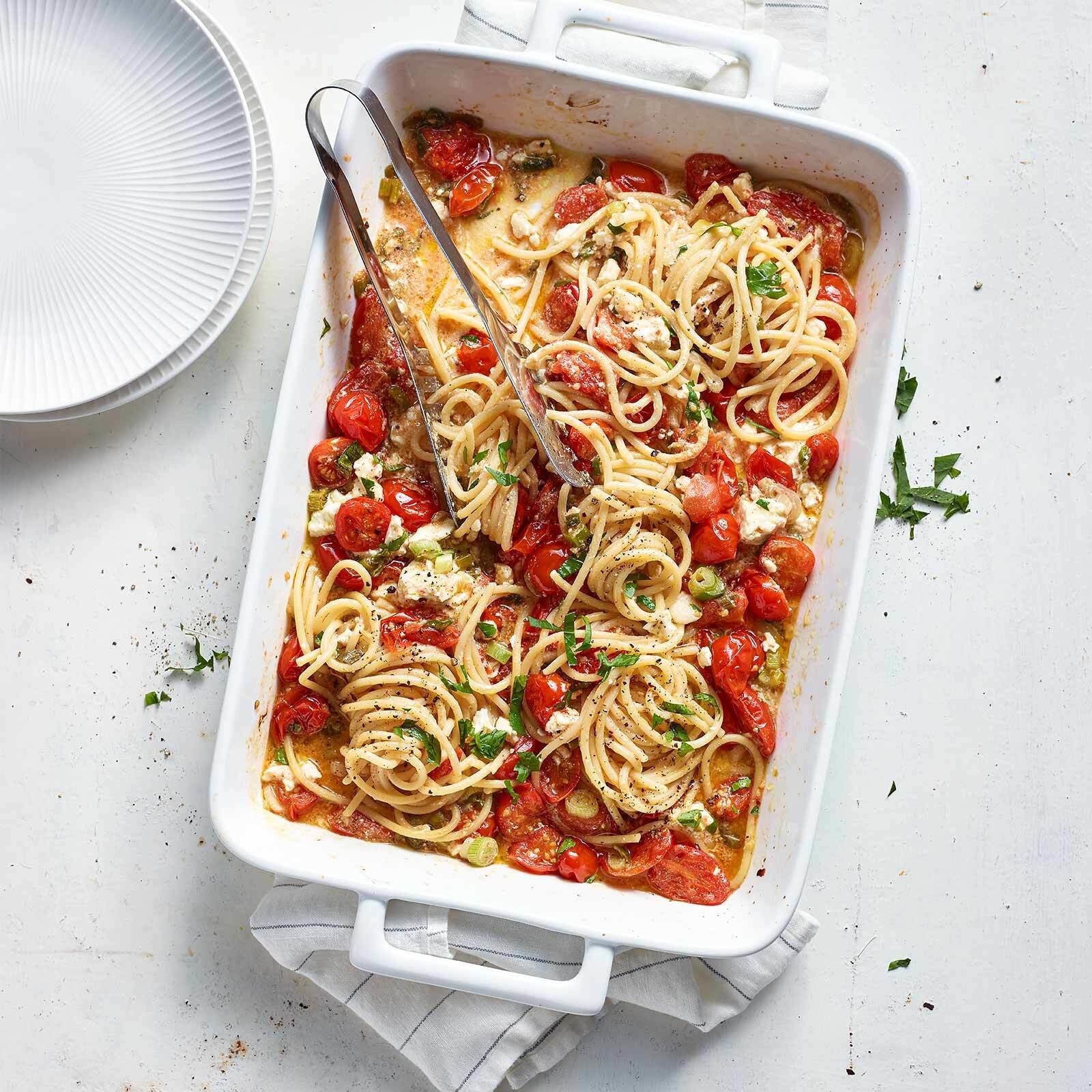 Spaghetti mit gebackenem Feta und Tomaten