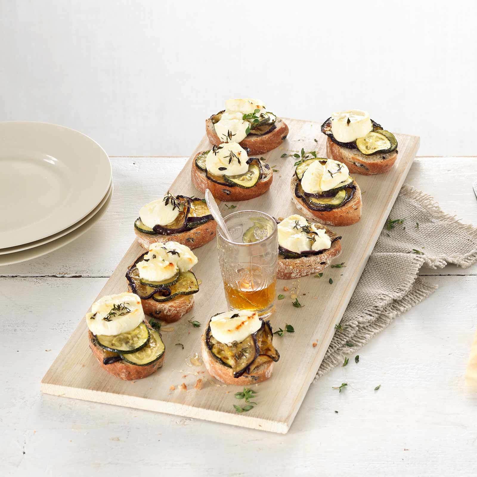 Crostini mit Gemüse und Ziegenkäse
