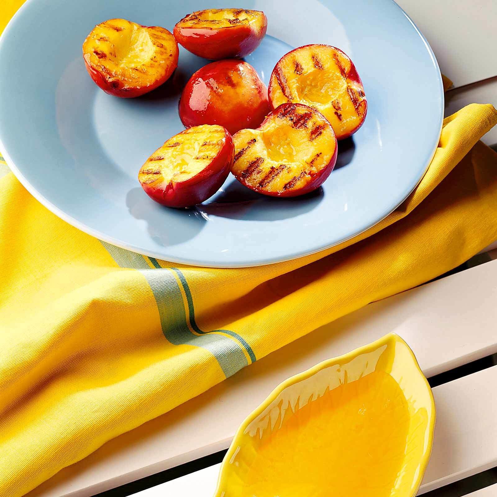 Nectarines marinées au sureau