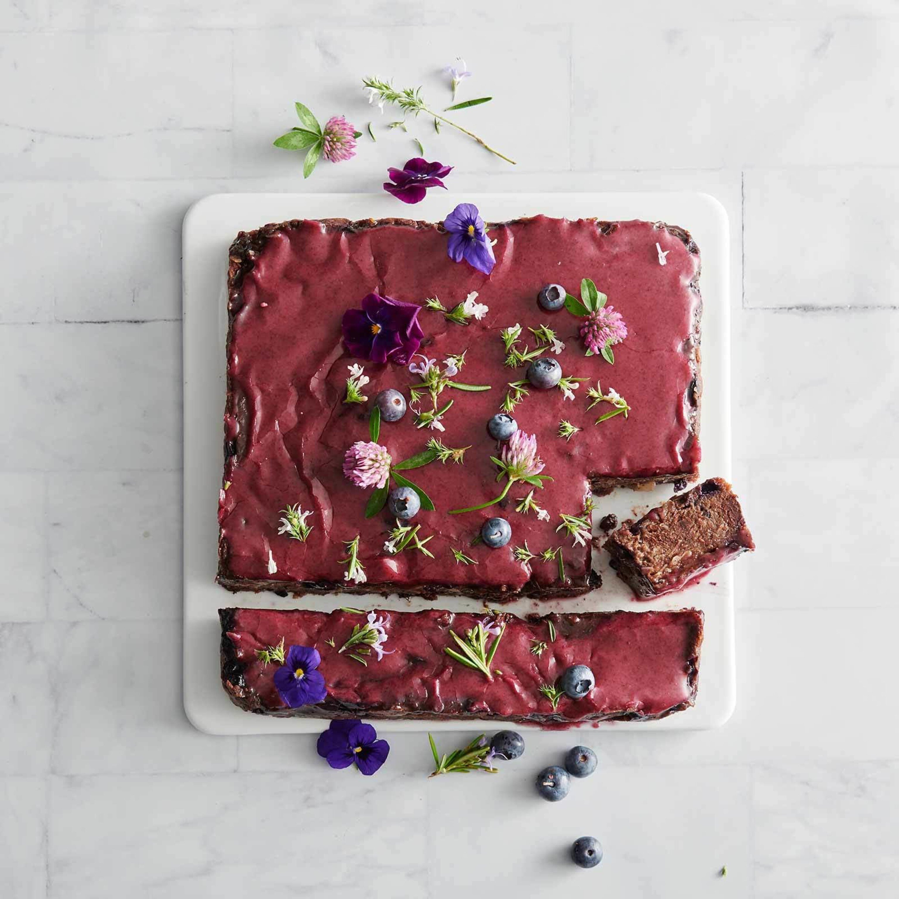 Vegane Dattel-Heidelbeer-Brownie