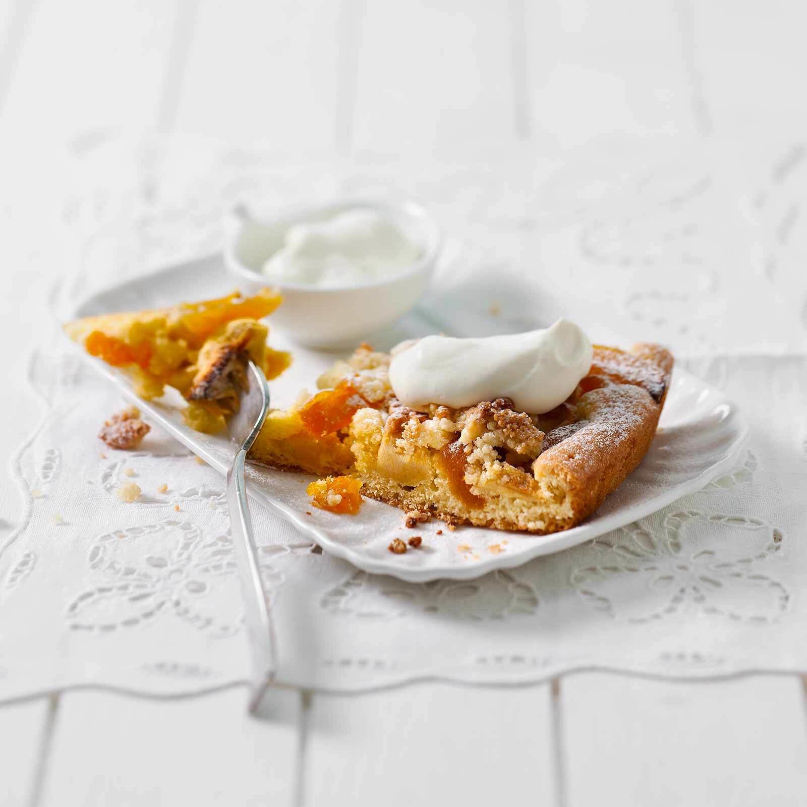 Aprikosen-Apfel-Streuselkuchen