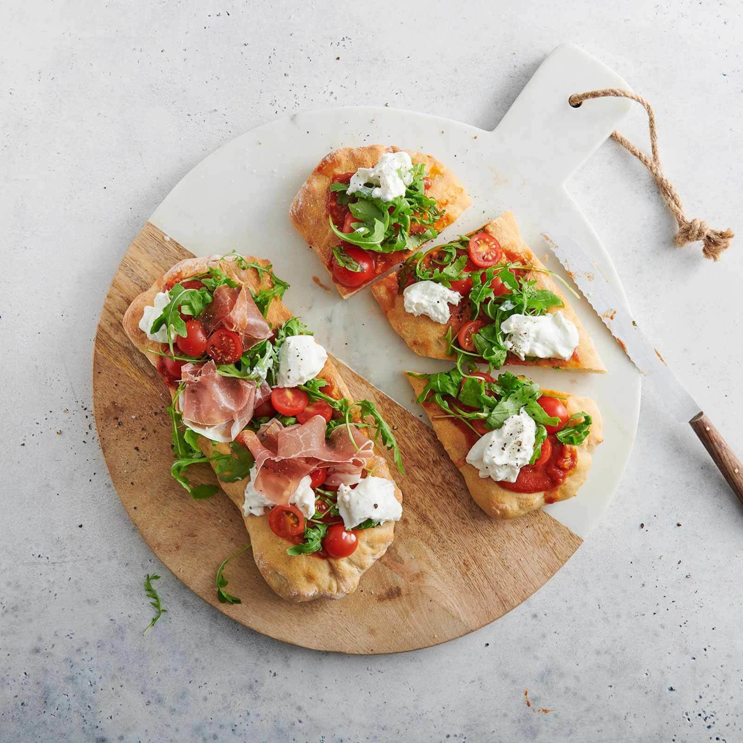 Pinsa à la roquette et burrata