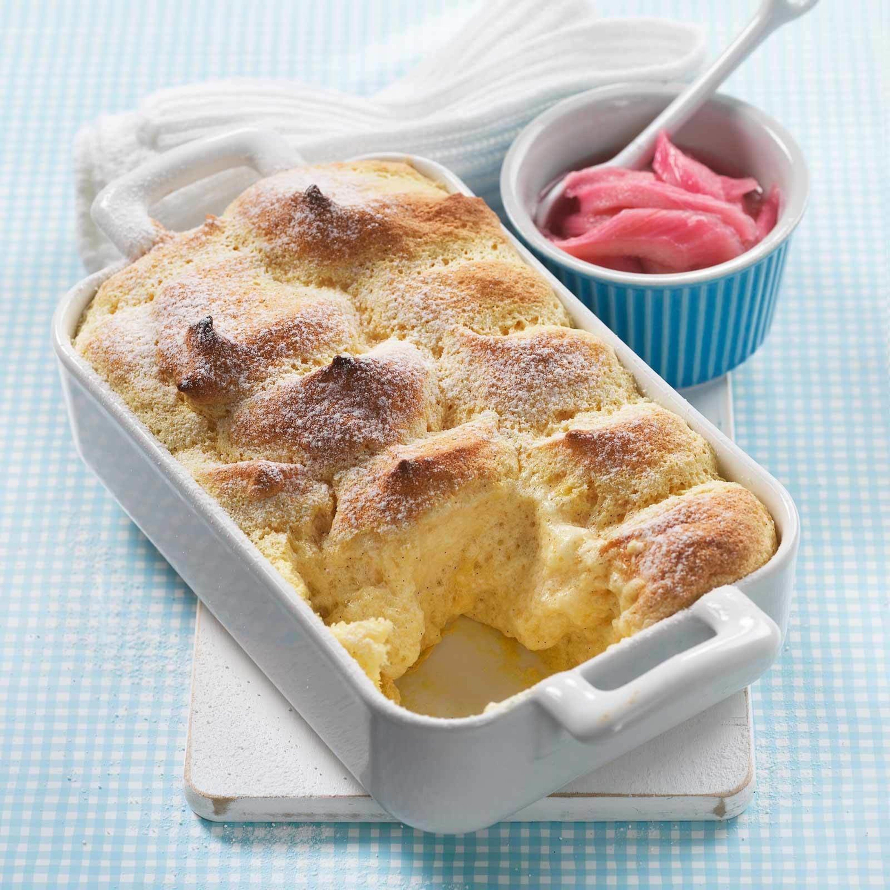 Salzburger Nockerln mit Rhabarberkompott