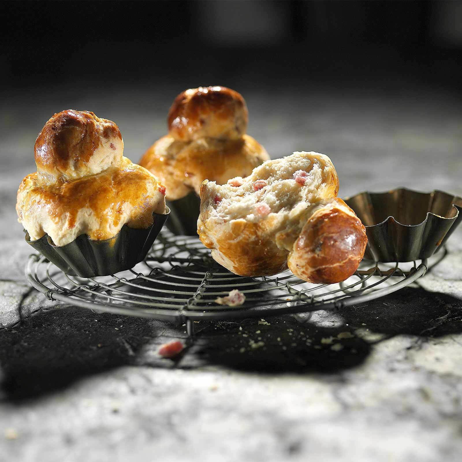 Speck-Brioches mit Kümmel