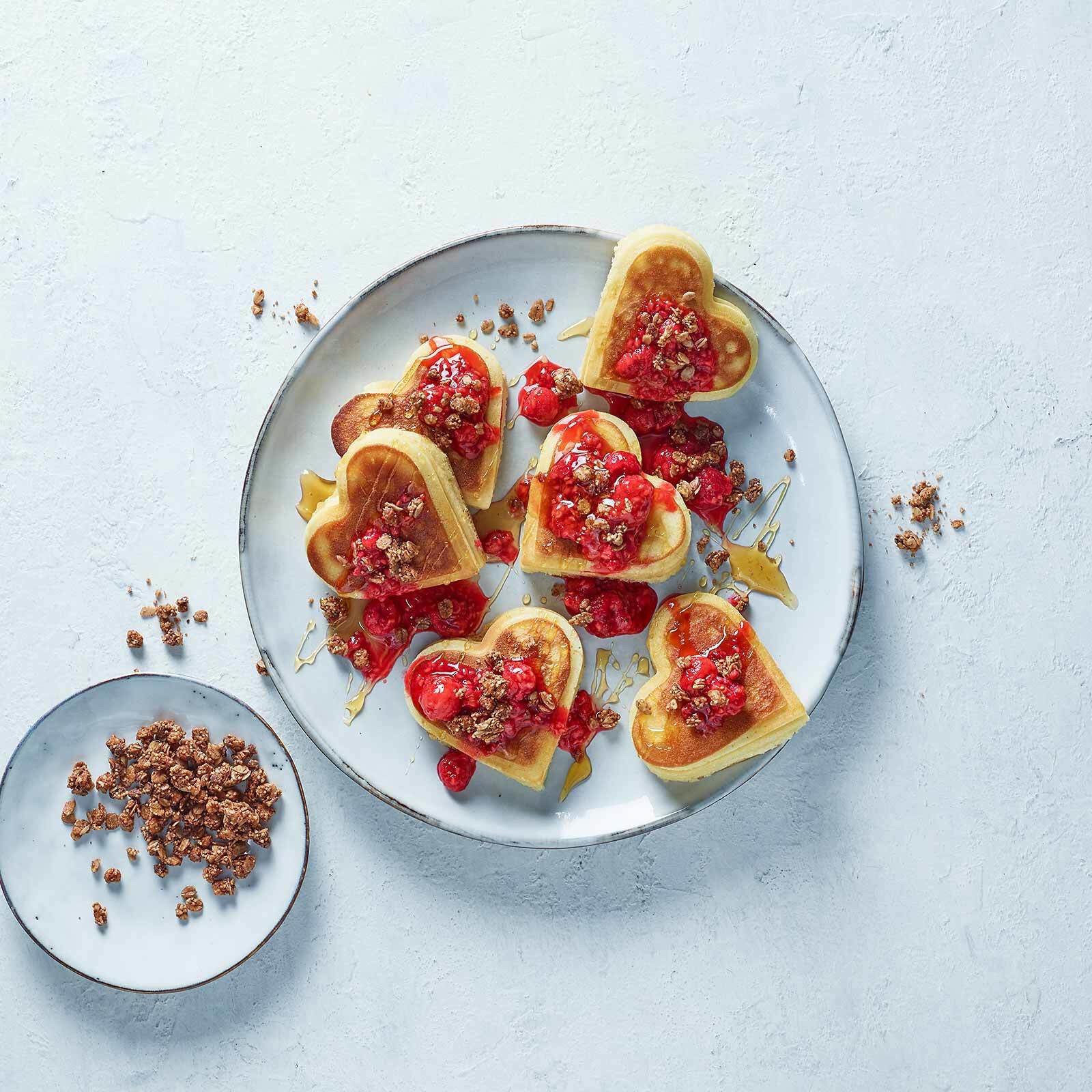 Herz-Pancakes mit Himbeer-Topping
