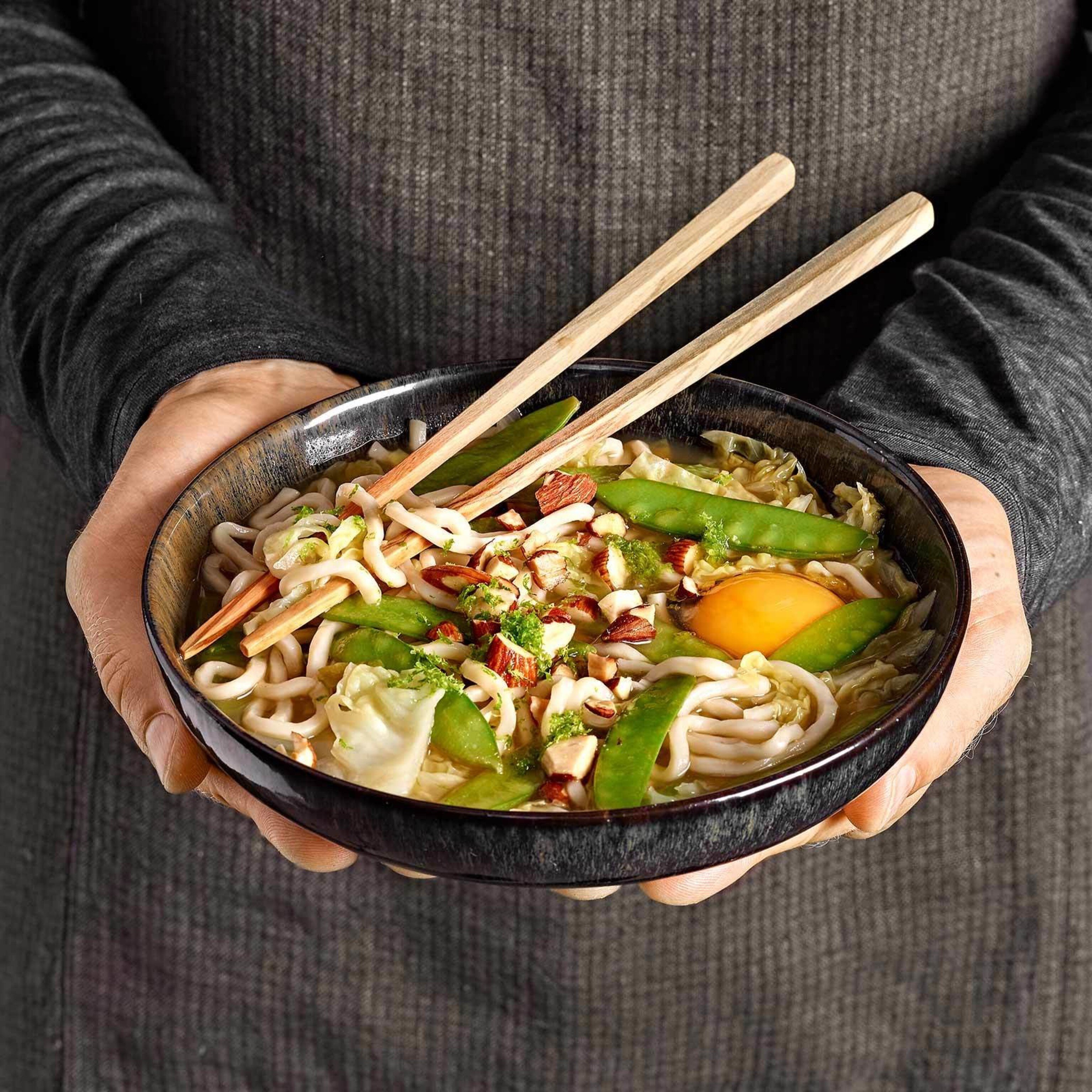 Ramen-Nudelsuppe mit Ei