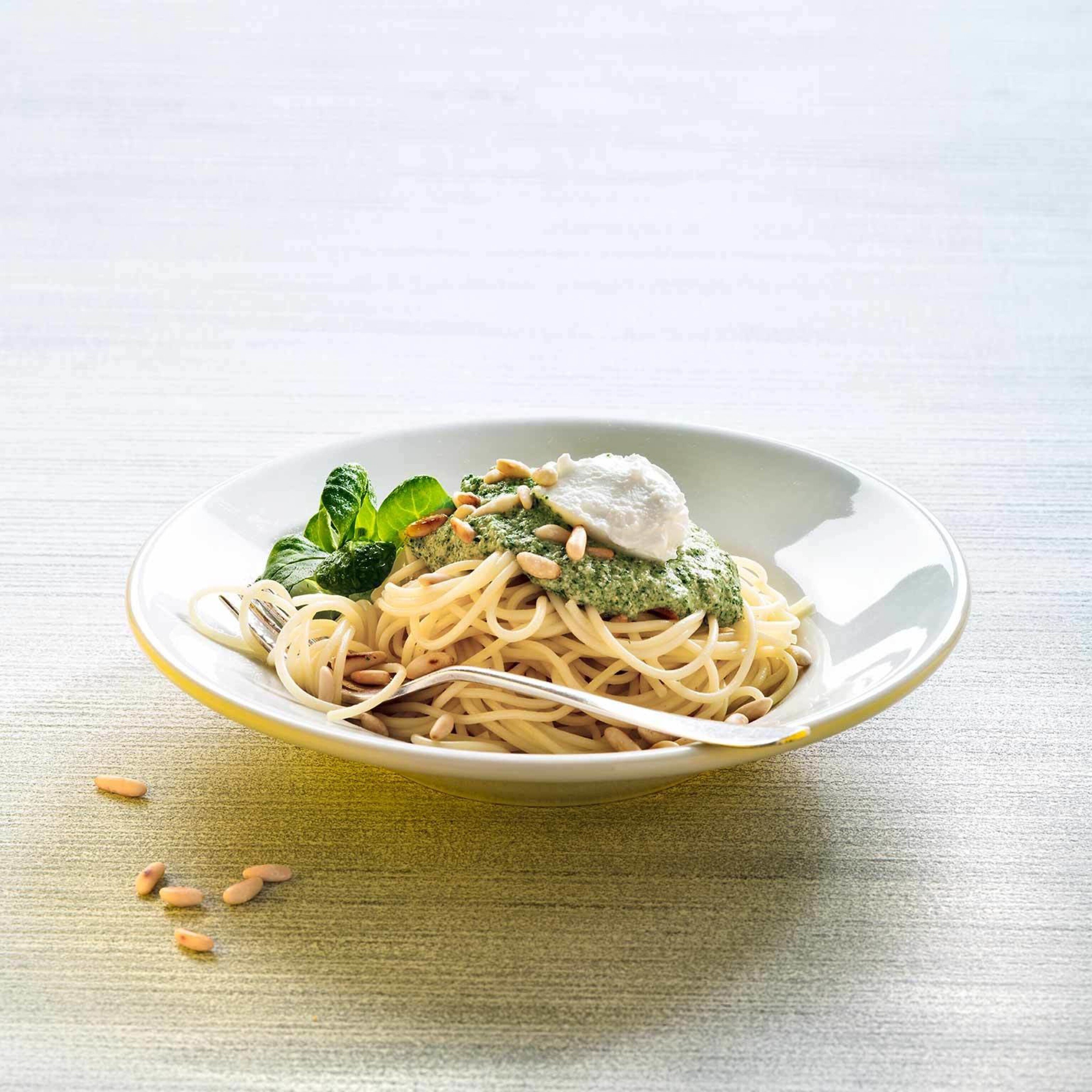 Spaghetti mit Chavroux und Nüsslisalatpesto