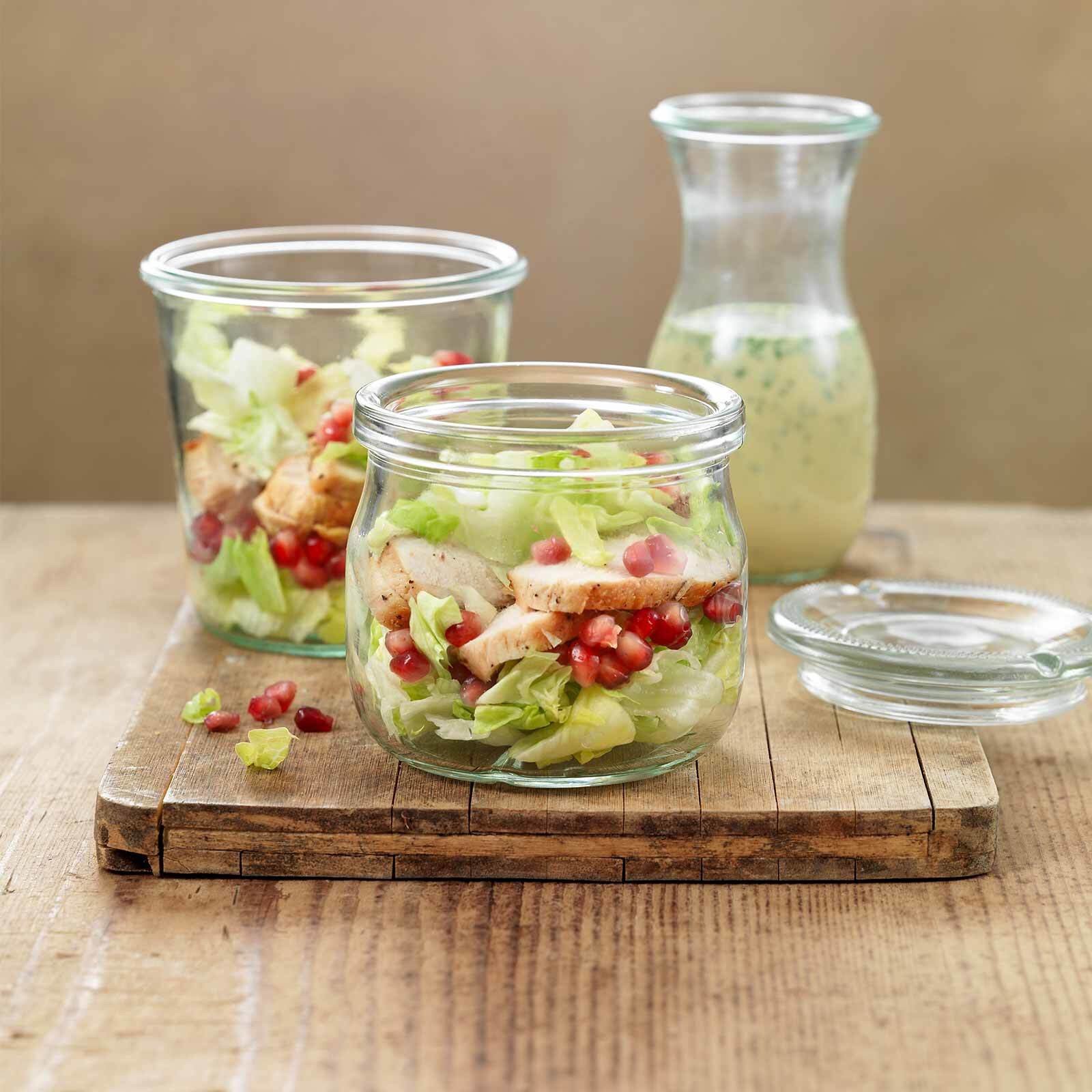 Salat mit Poulet im Glas