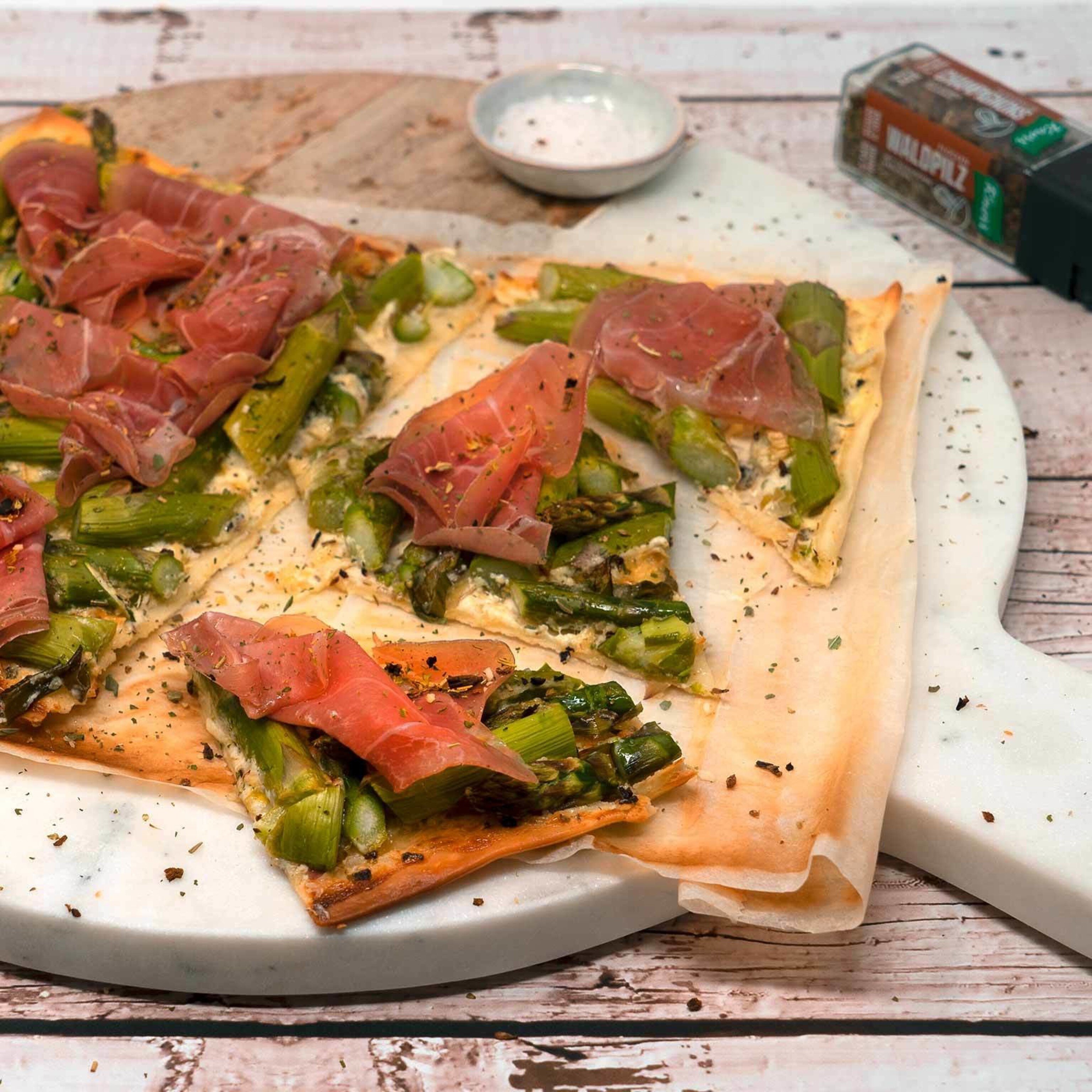 Spargel-Flammkuchen