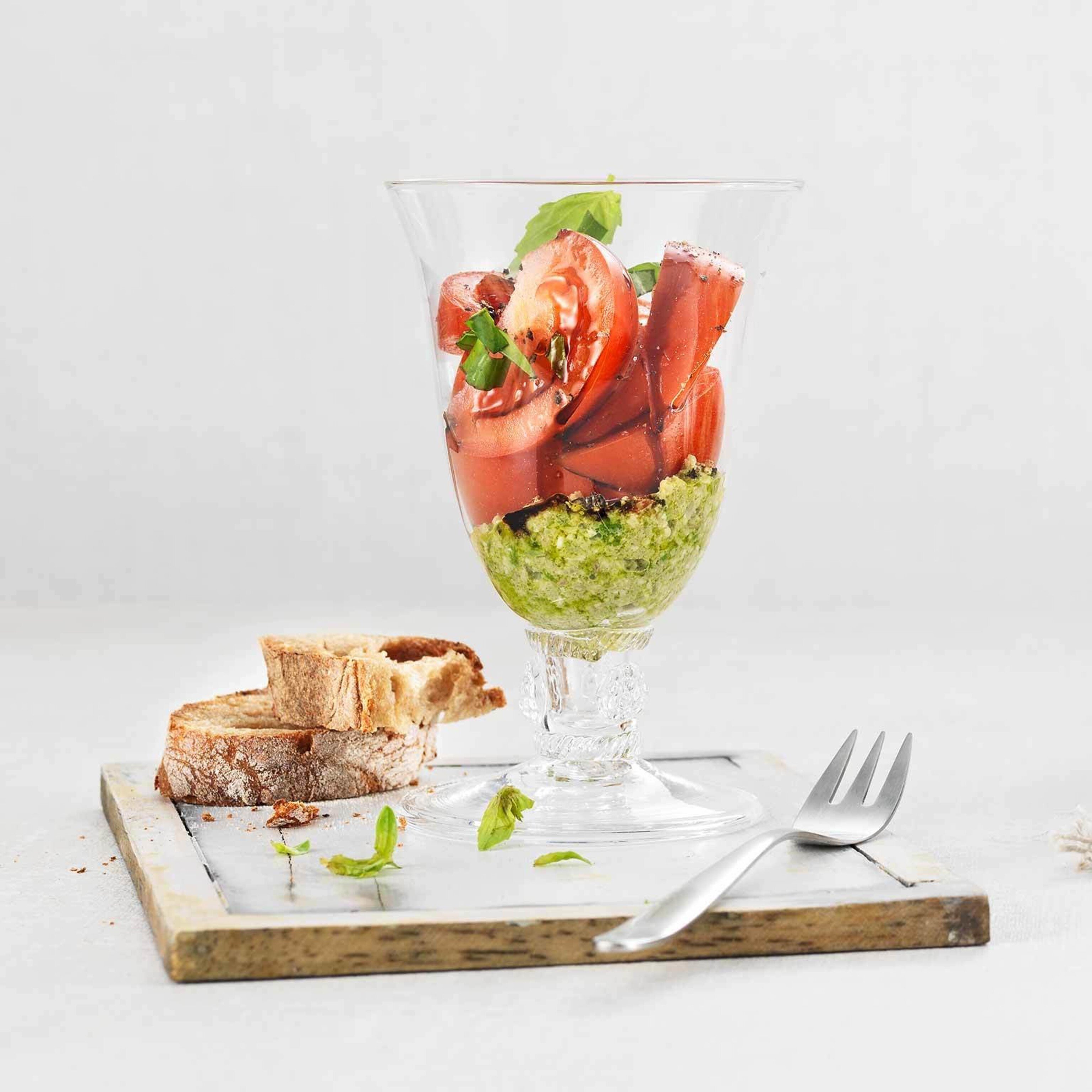Tomatensalat auf Tapenade