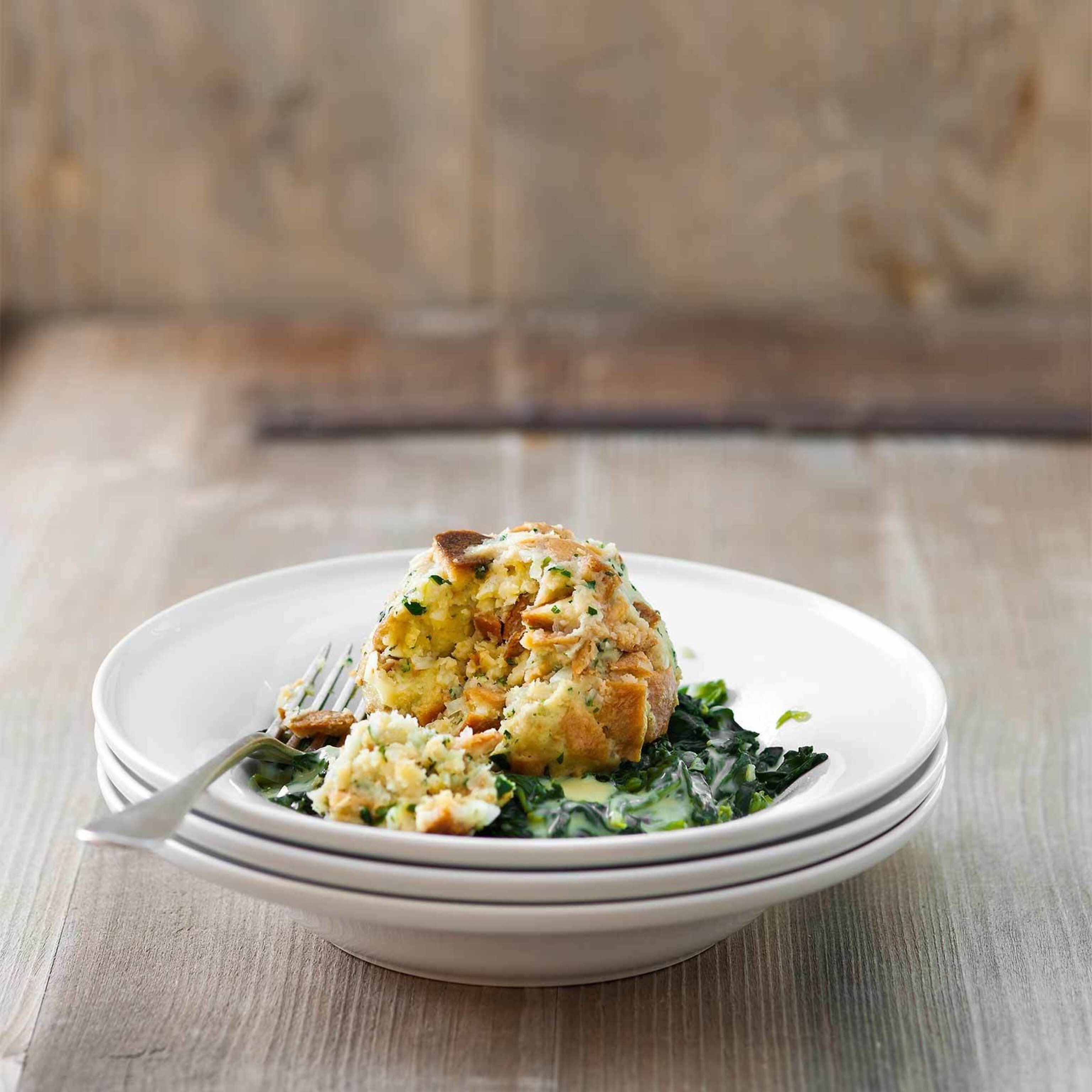 Knödel auf Rahmspinat