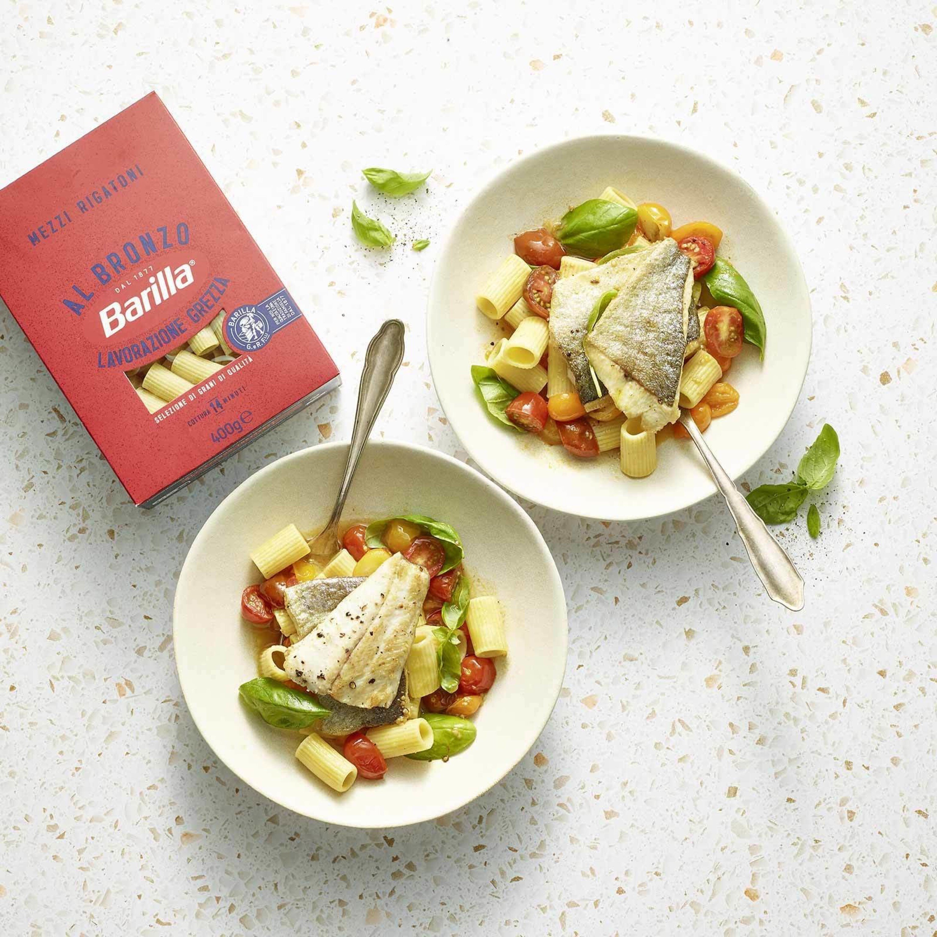 Tomaten-Pasta mit Forelle