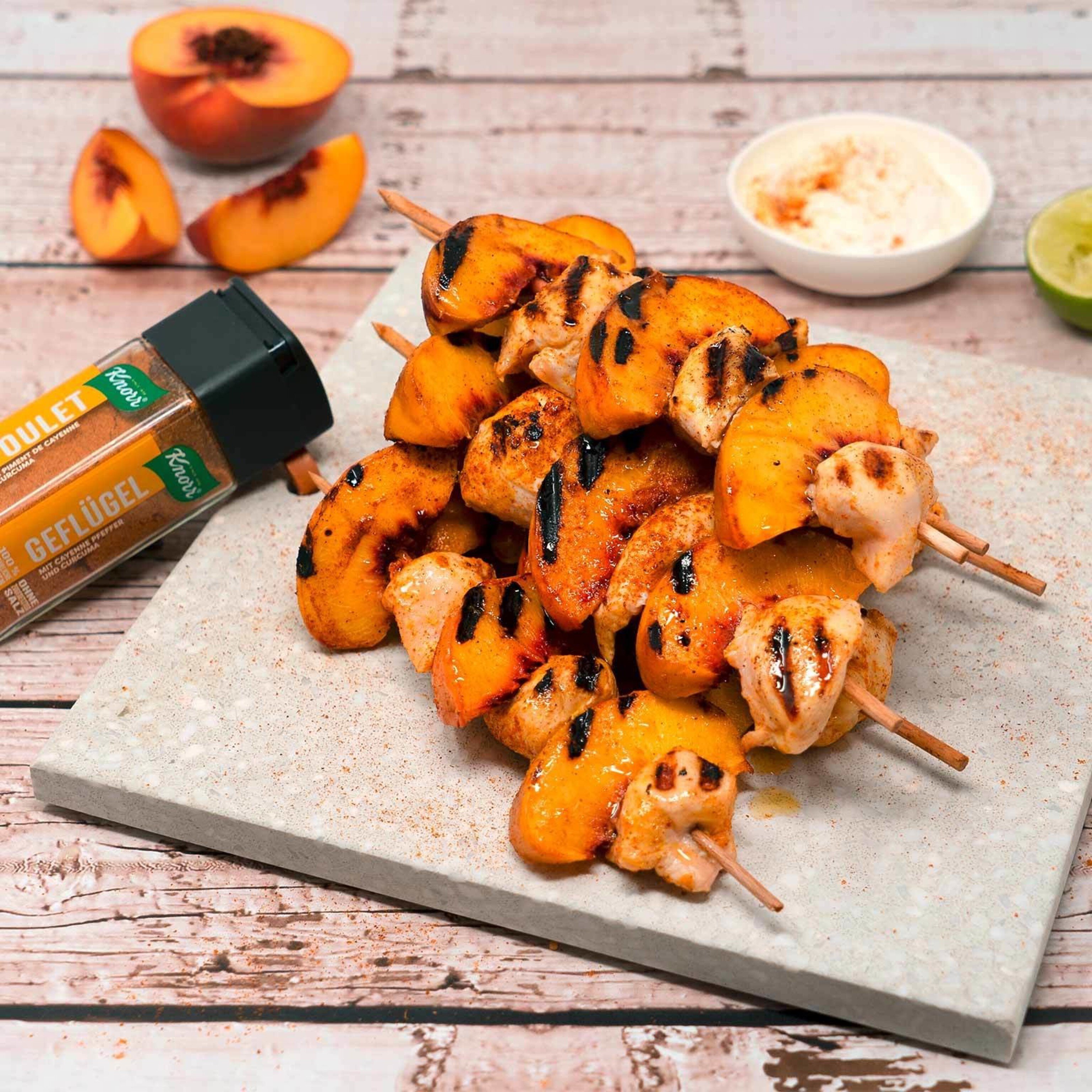 Brochettes poulet-pêches