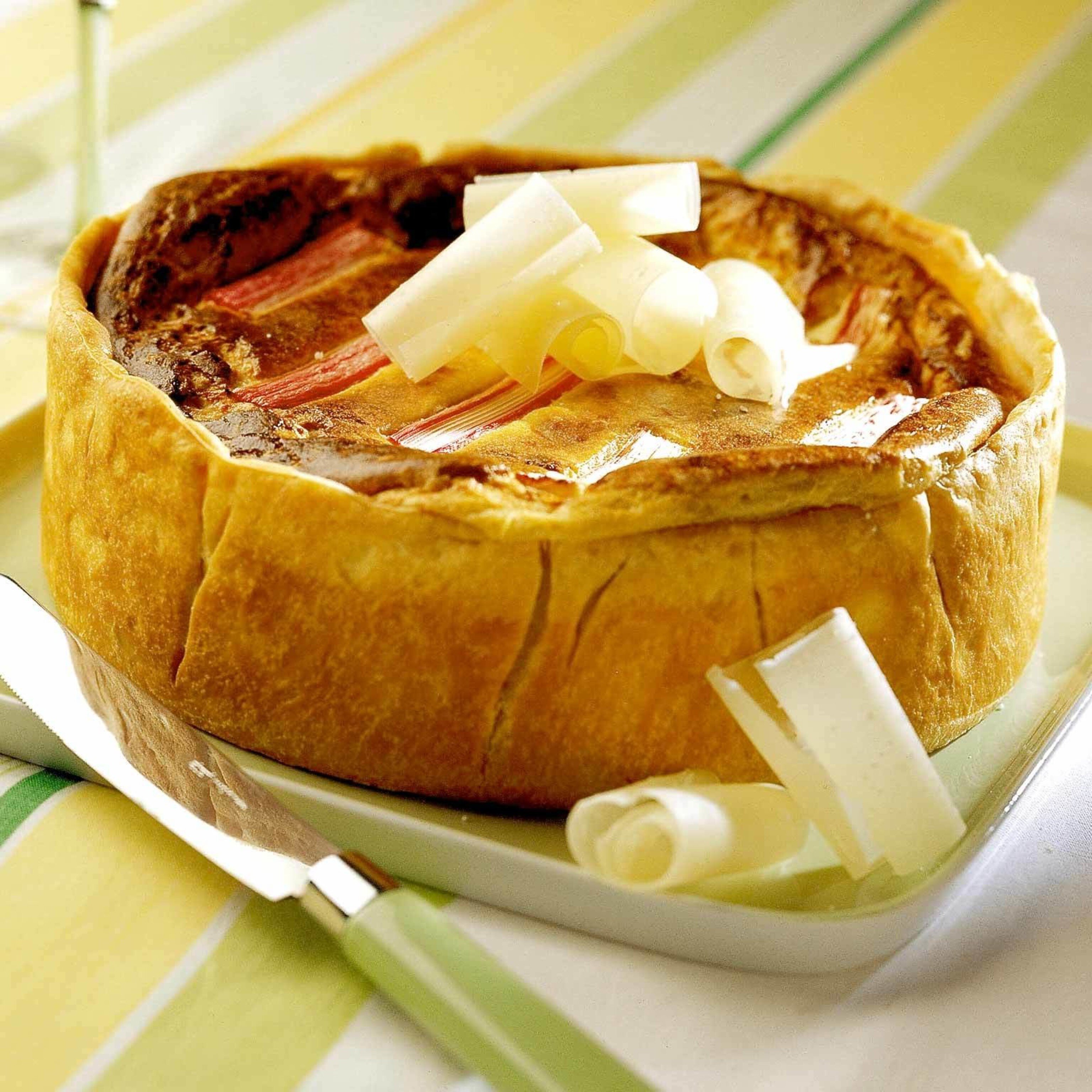 Pikanter Rhabarber-Käsekuchen