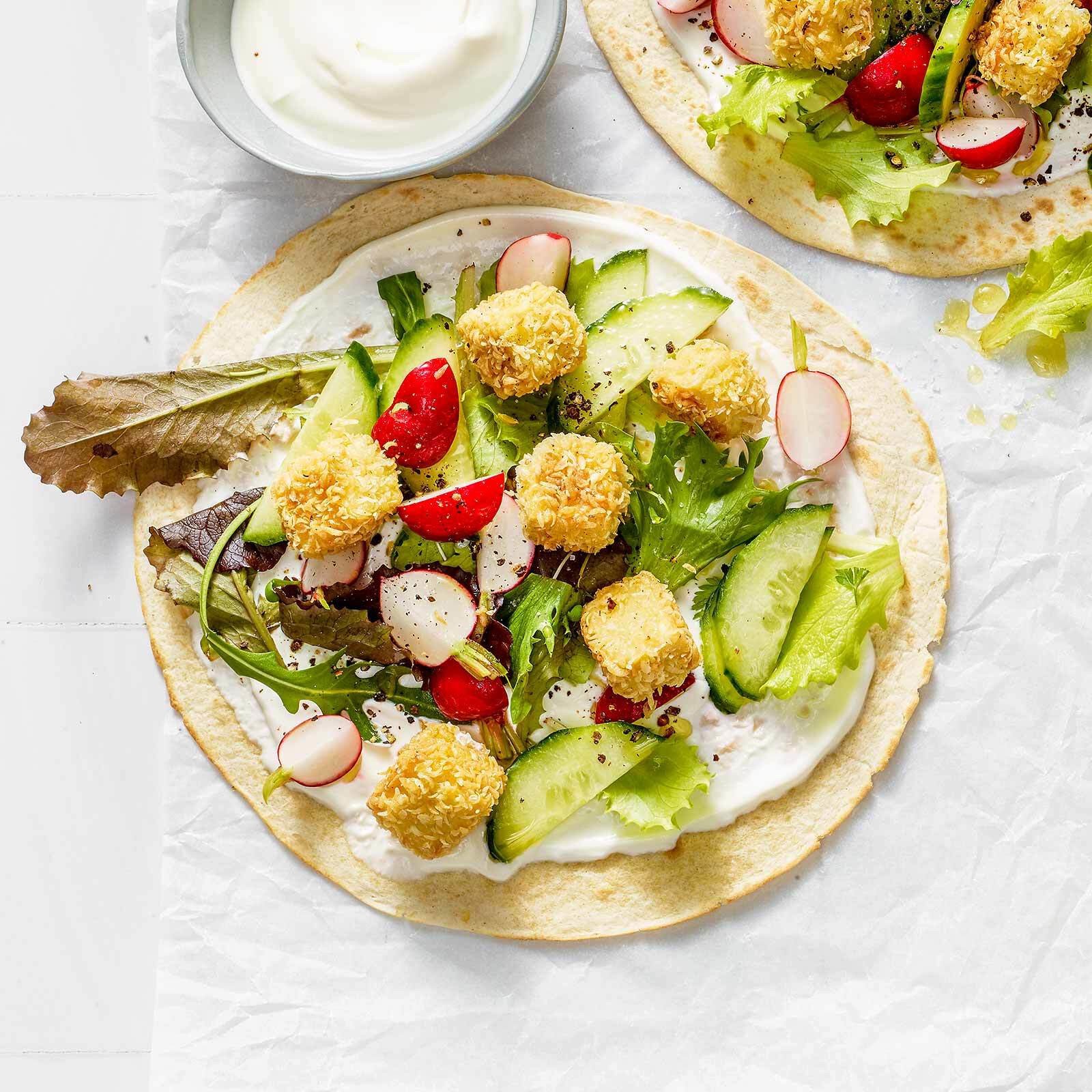 Knuspriger Tofu mit Frühlingssalat