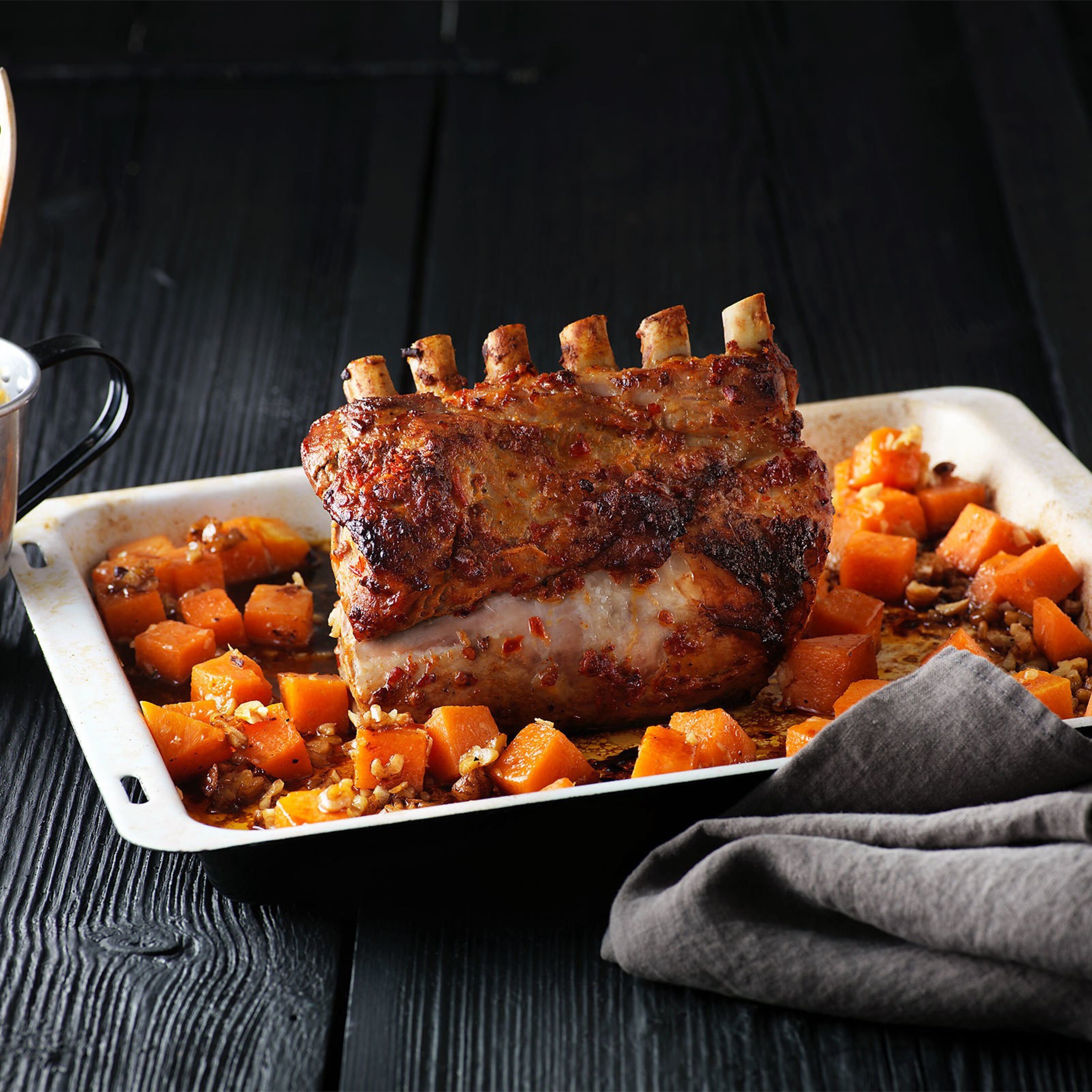 Kotelettbraten mit Kürbis-Nuss-Gemüse