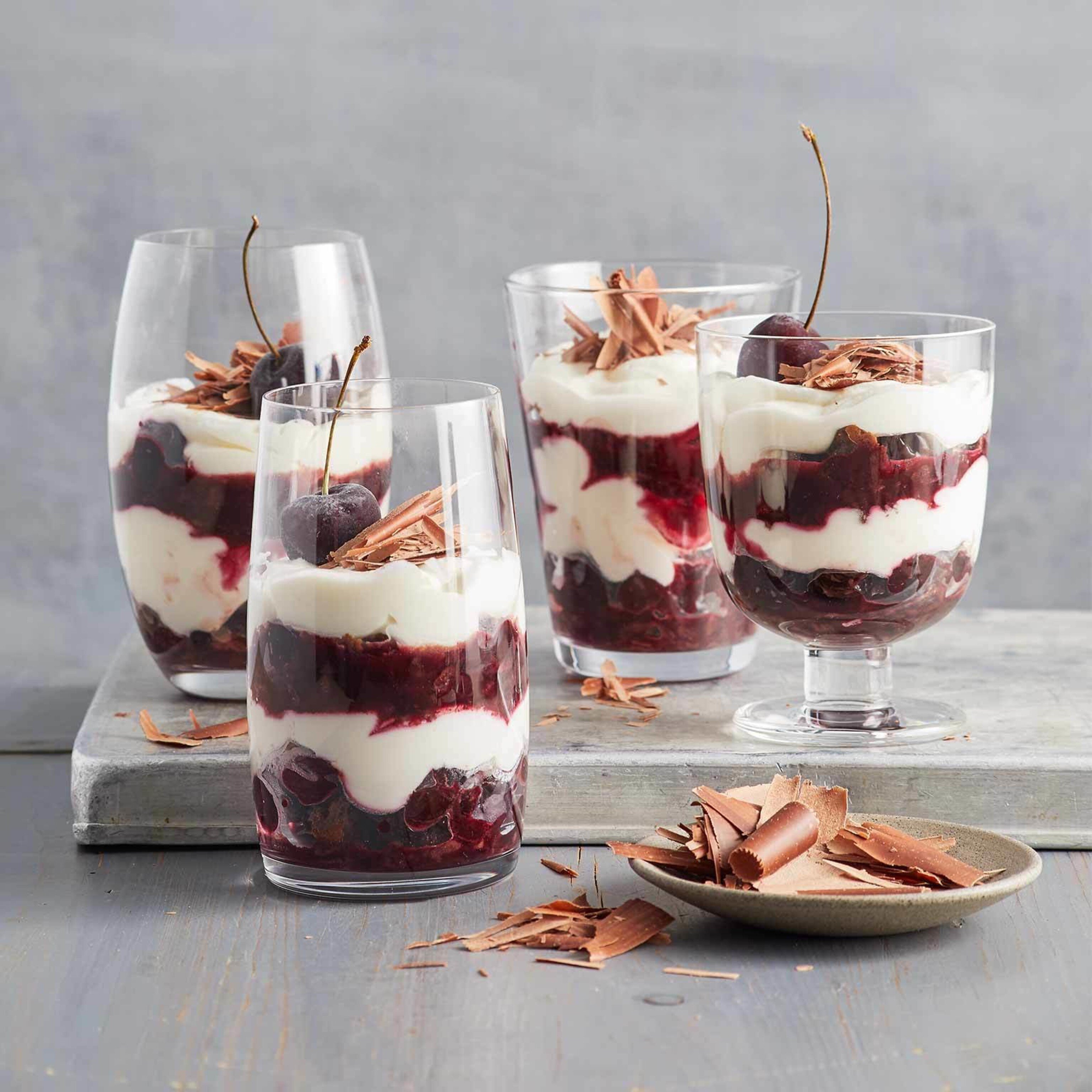 Kirschen-Trifle