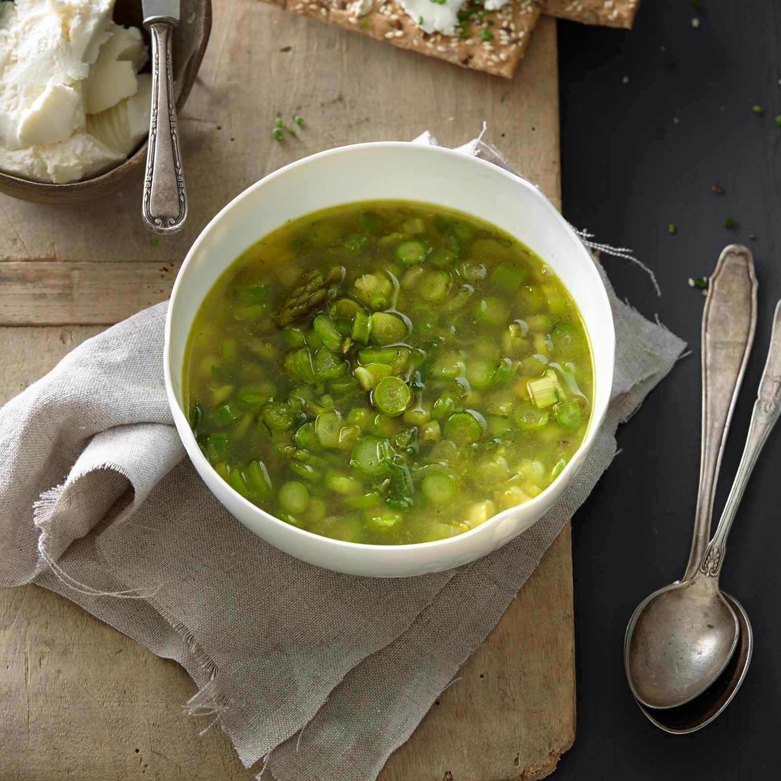 Soupe d’asperges et croustillants