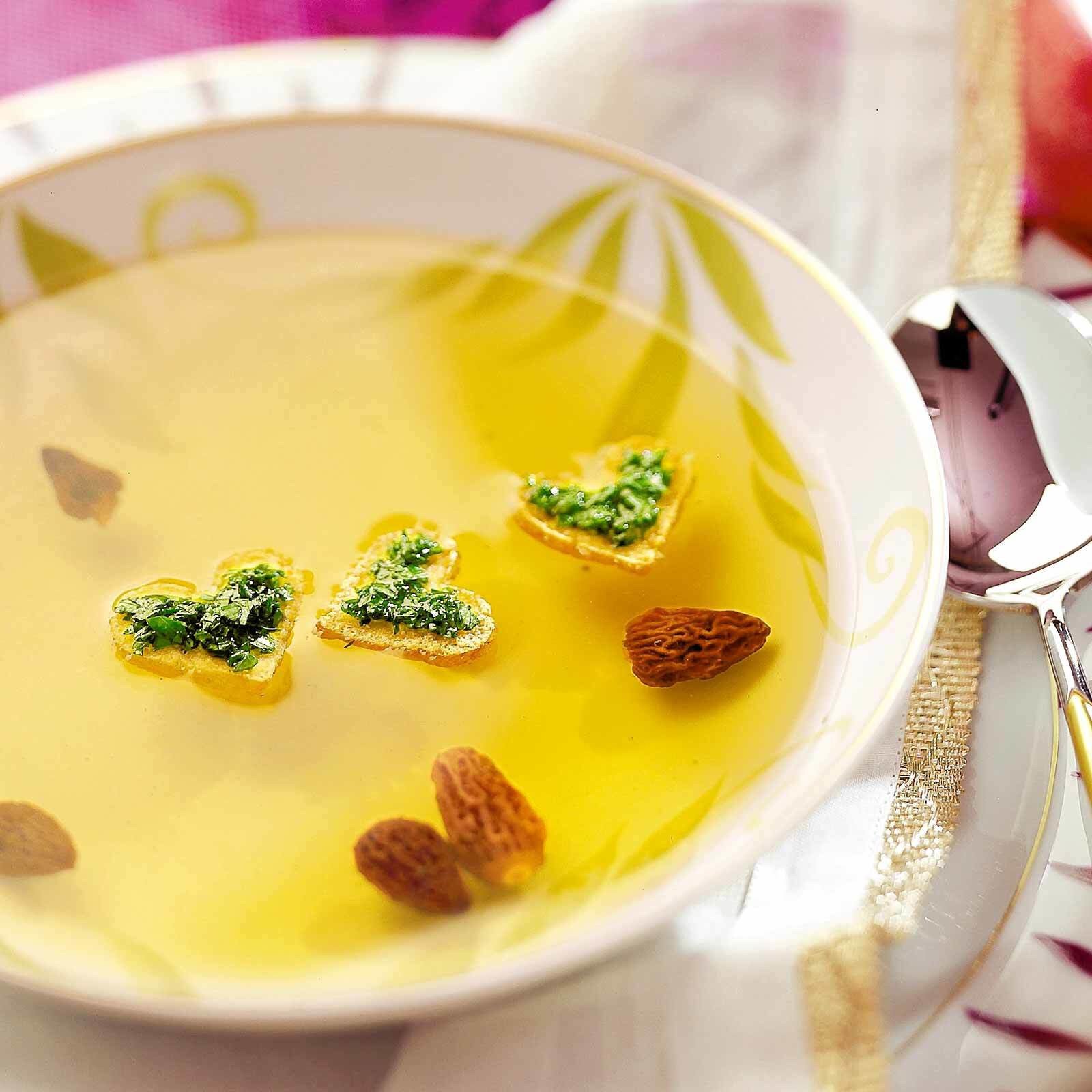 Potage clair aux morilles