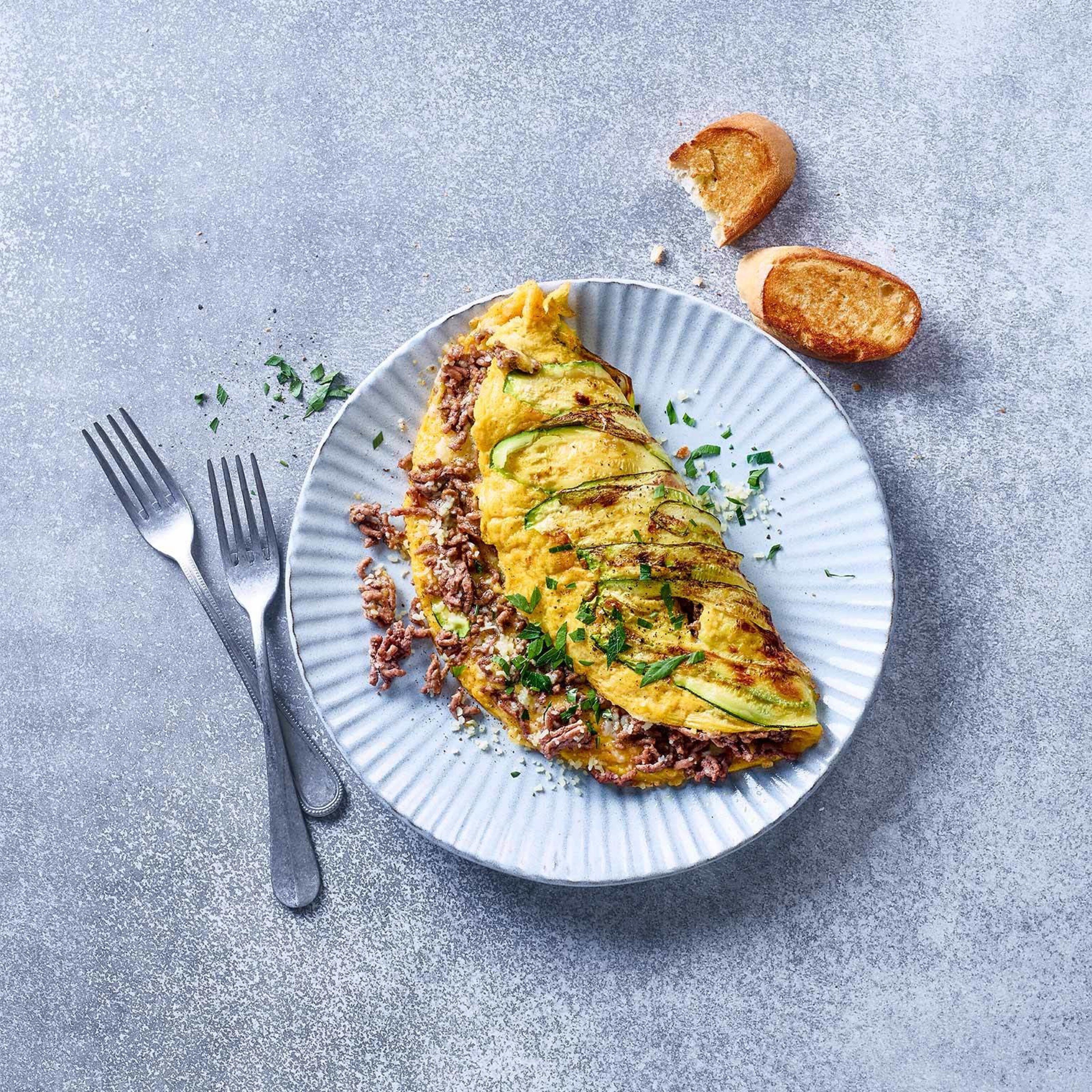 Omelette courgette-viande hachée