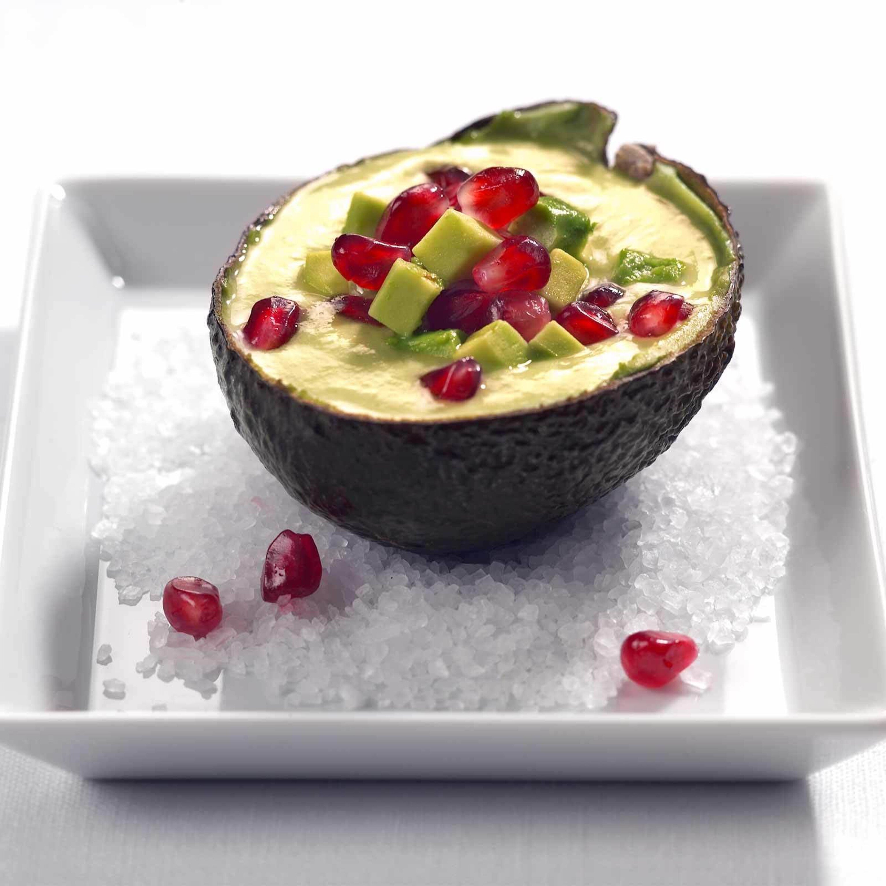Avocado-Süppchen mit Granatapfelkernen