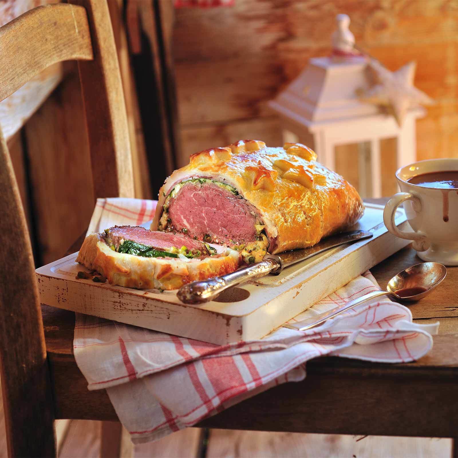 Rindsfilet im Teig mit Rotweinsauce