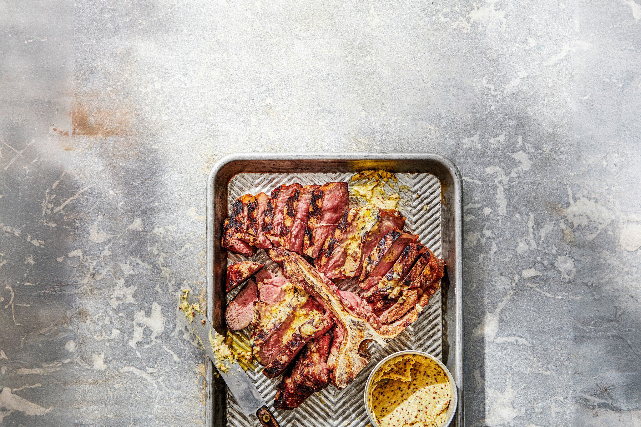 T-Bone-Steak mit Zitronen-Senfbutter