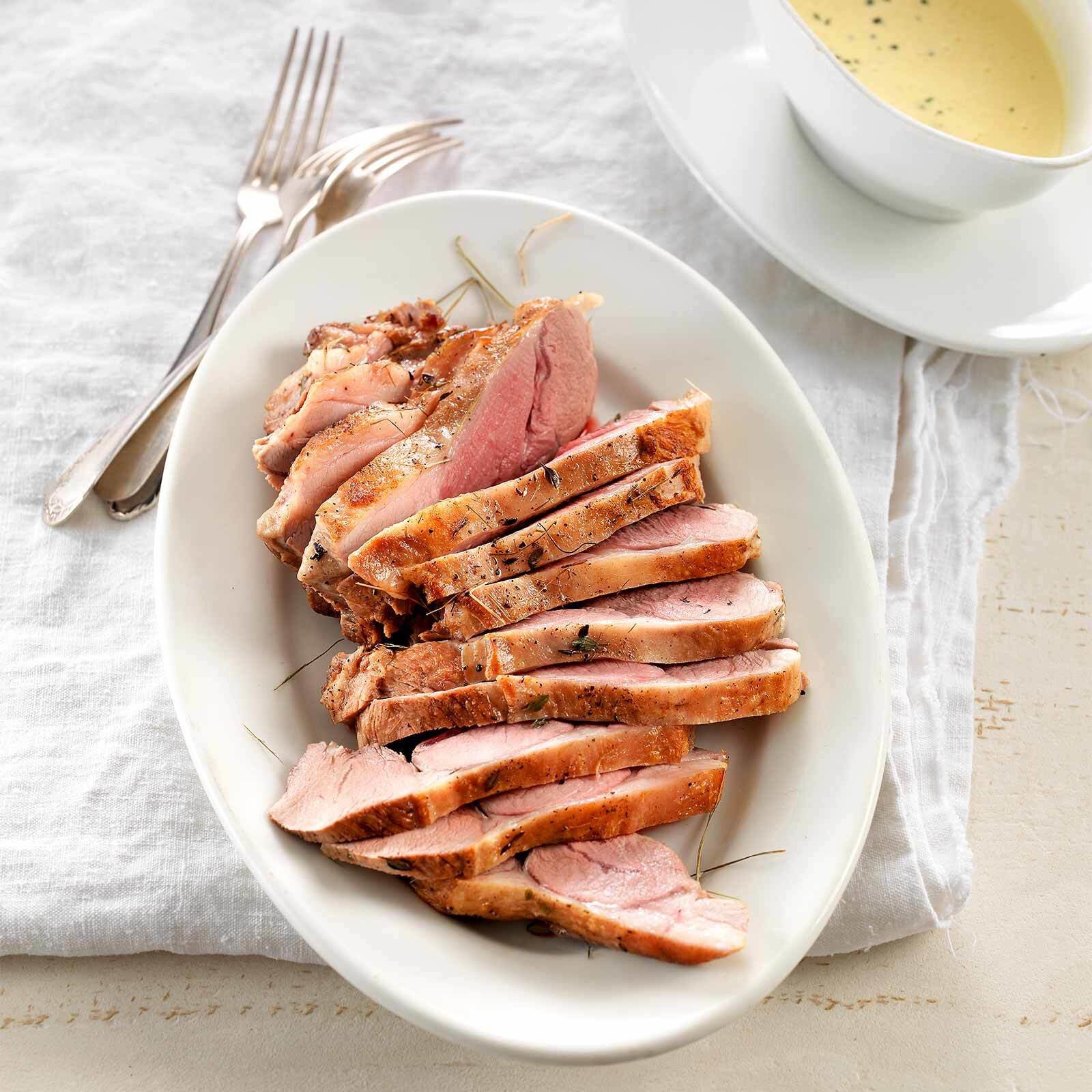 Lammbraten im Heu mit Hollandaise