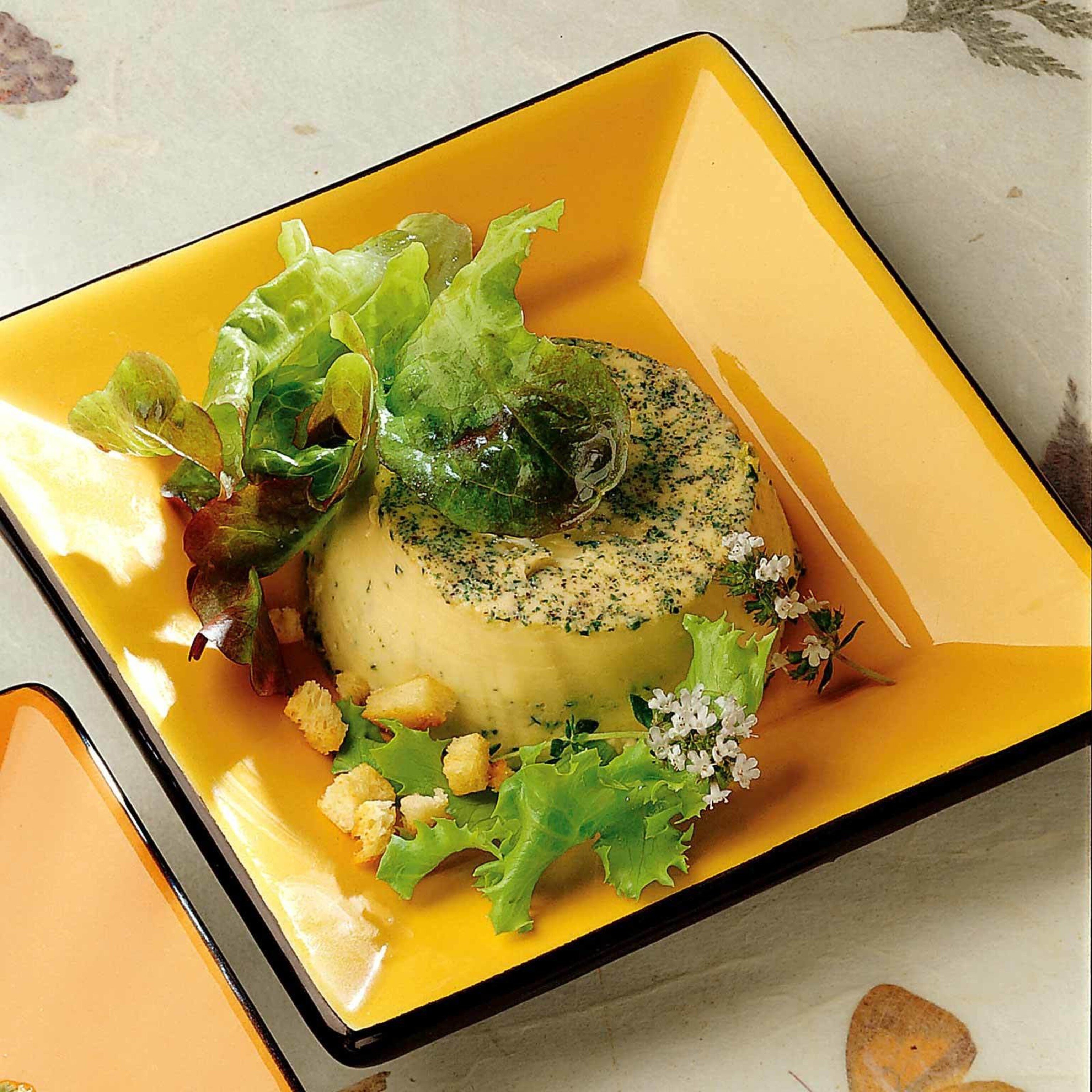 Flans aux herbes sur lit de salade