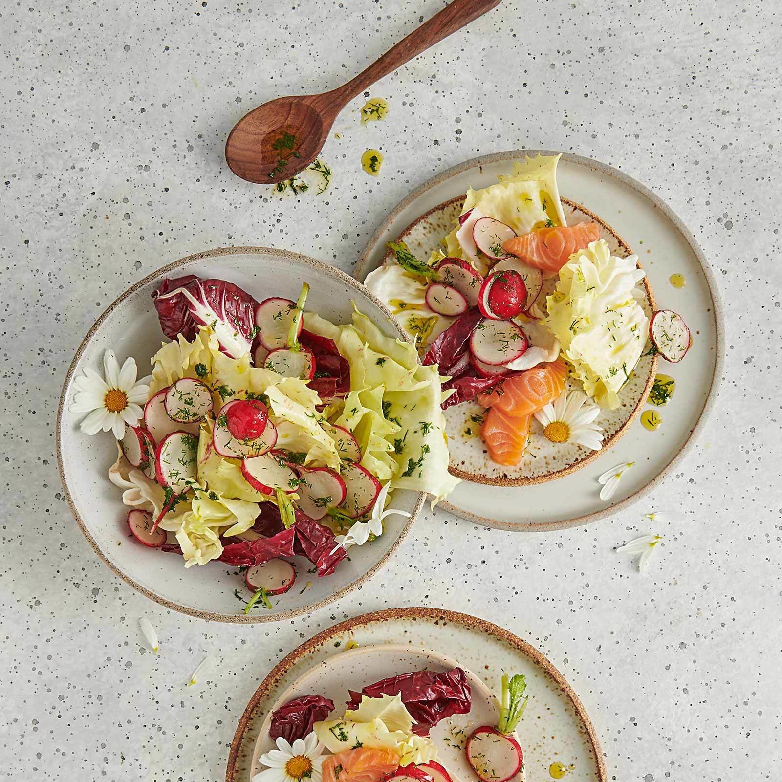 Salat-Bowl mit Lachs