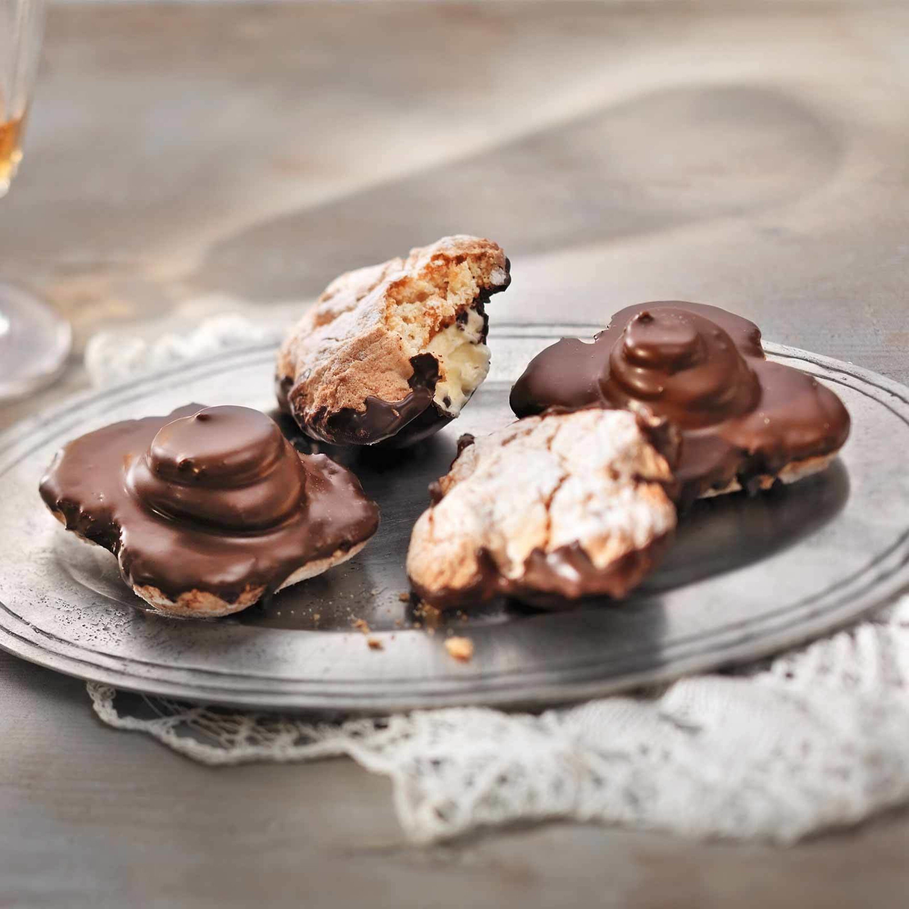Amaretti al kirsch