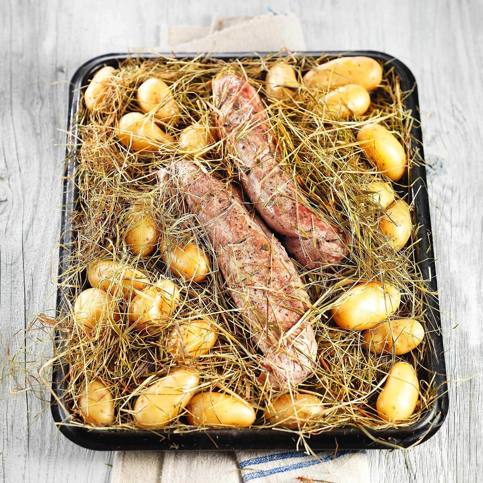 Schweinsfilets im Heu