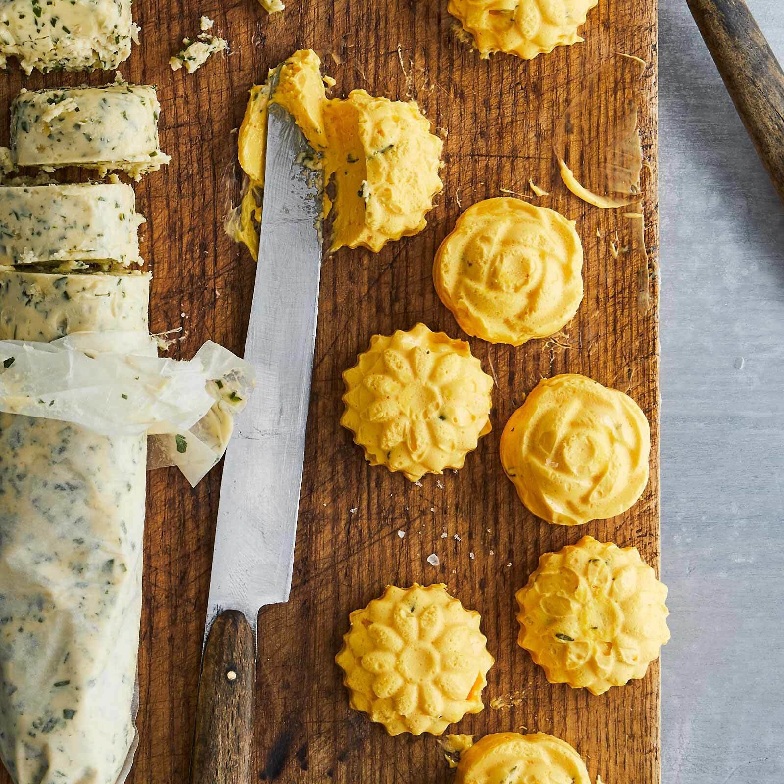 Thymian-Safran-Butter-Blumen