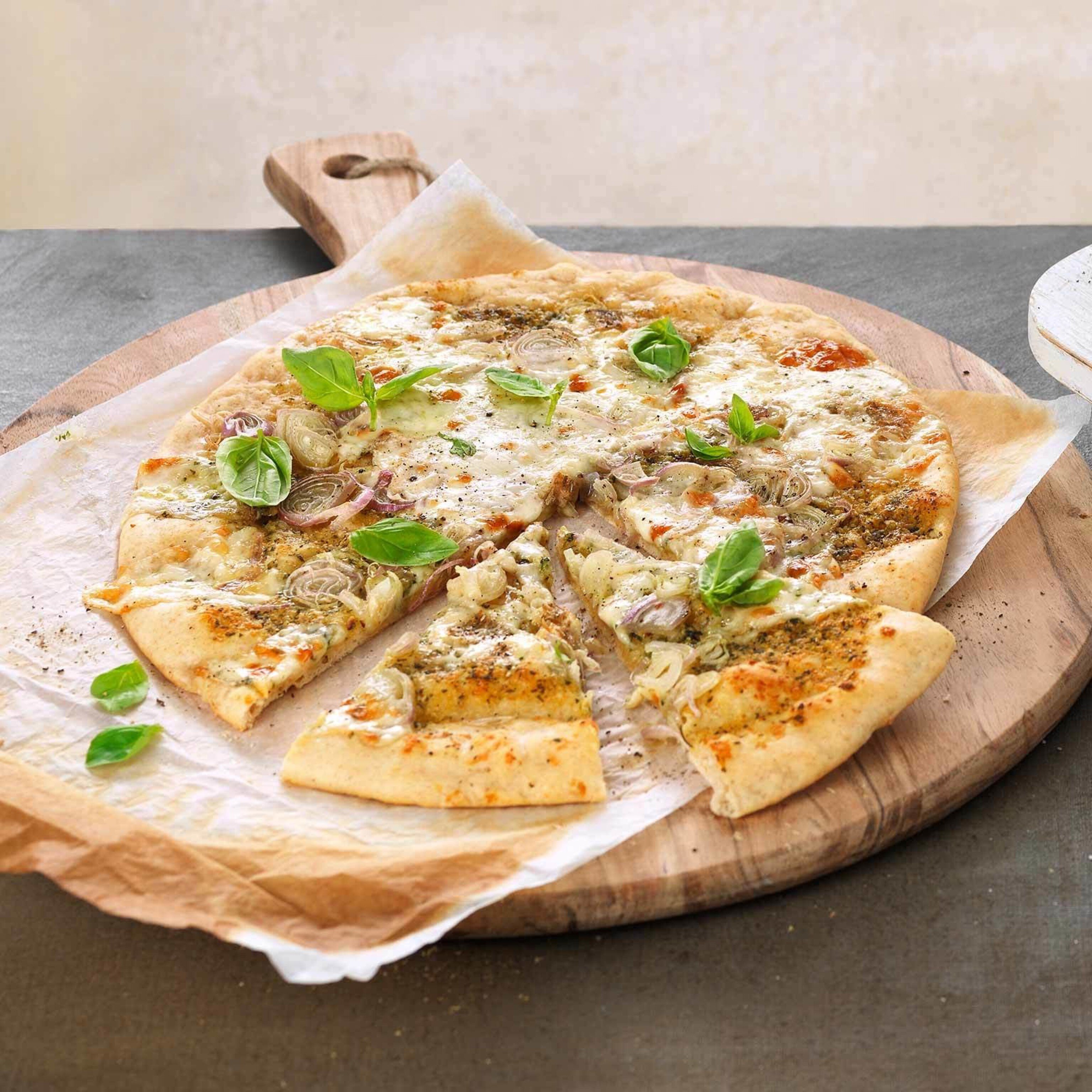 Taleggio-Pizza mit Pesto