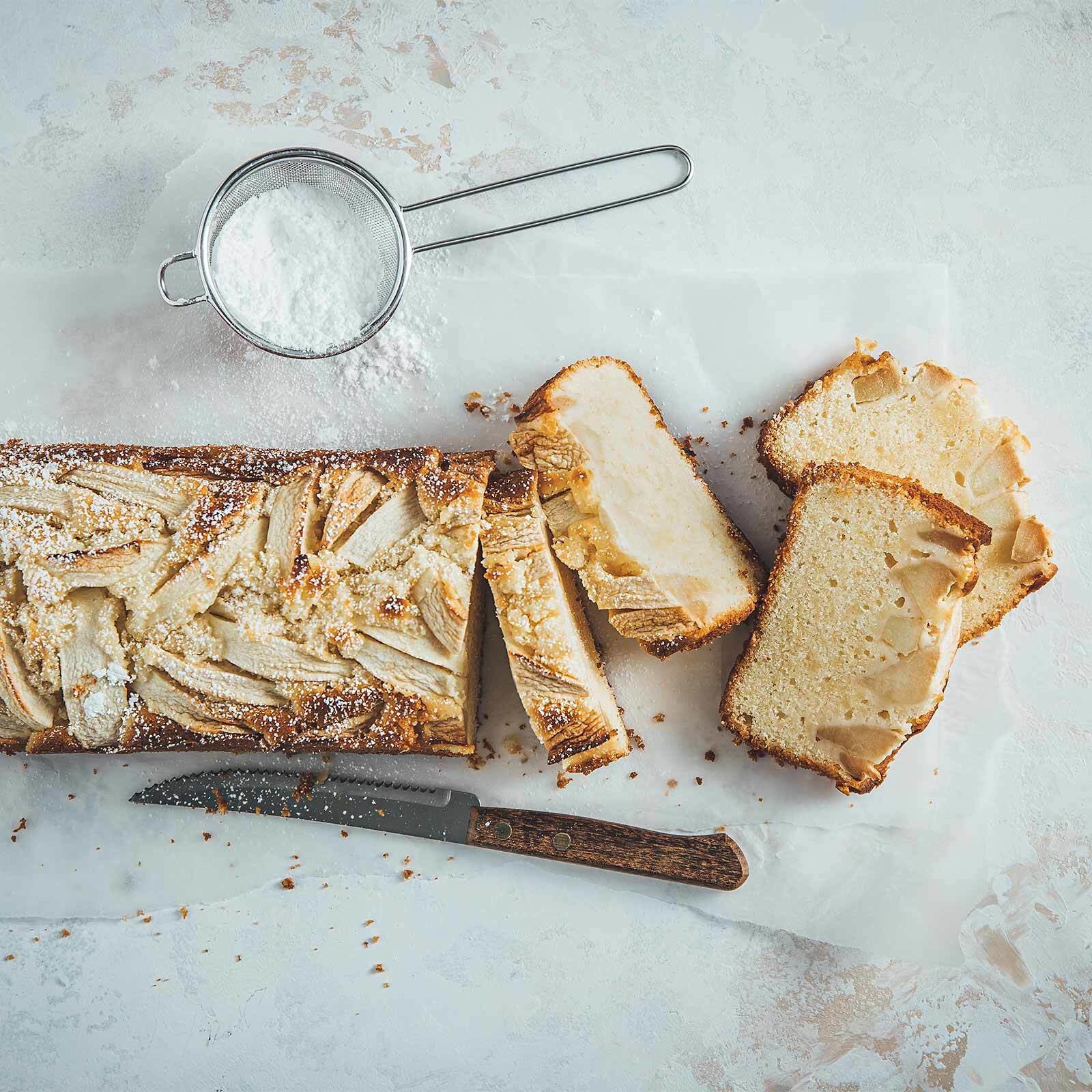 Pâte travaillée: quatre-quarts aux pommes