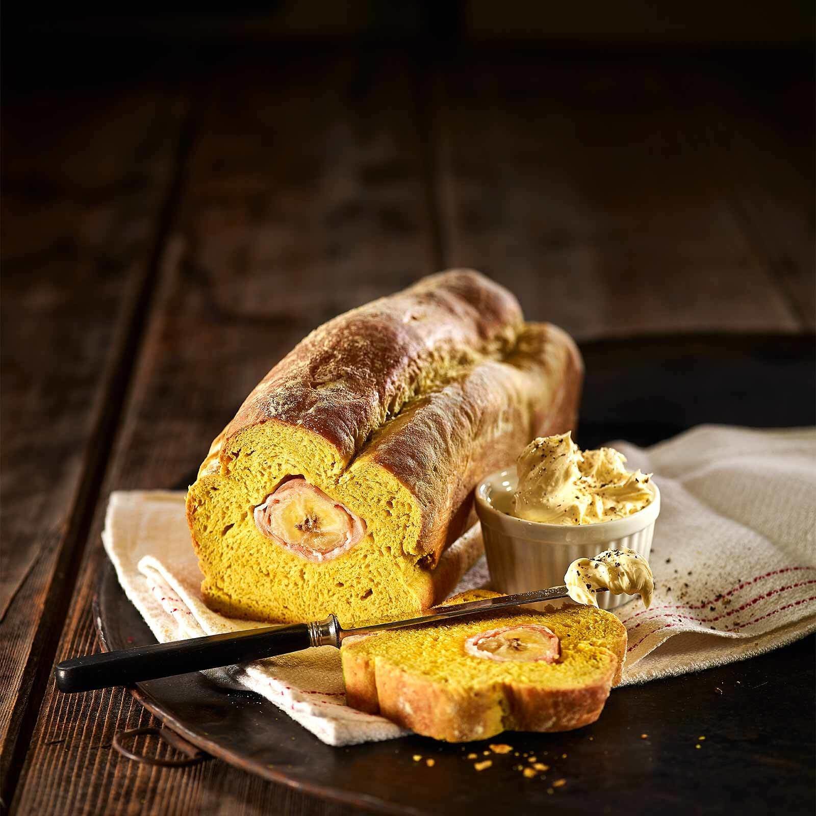 Bananen-Speck-Brot mit Pfefferbutter