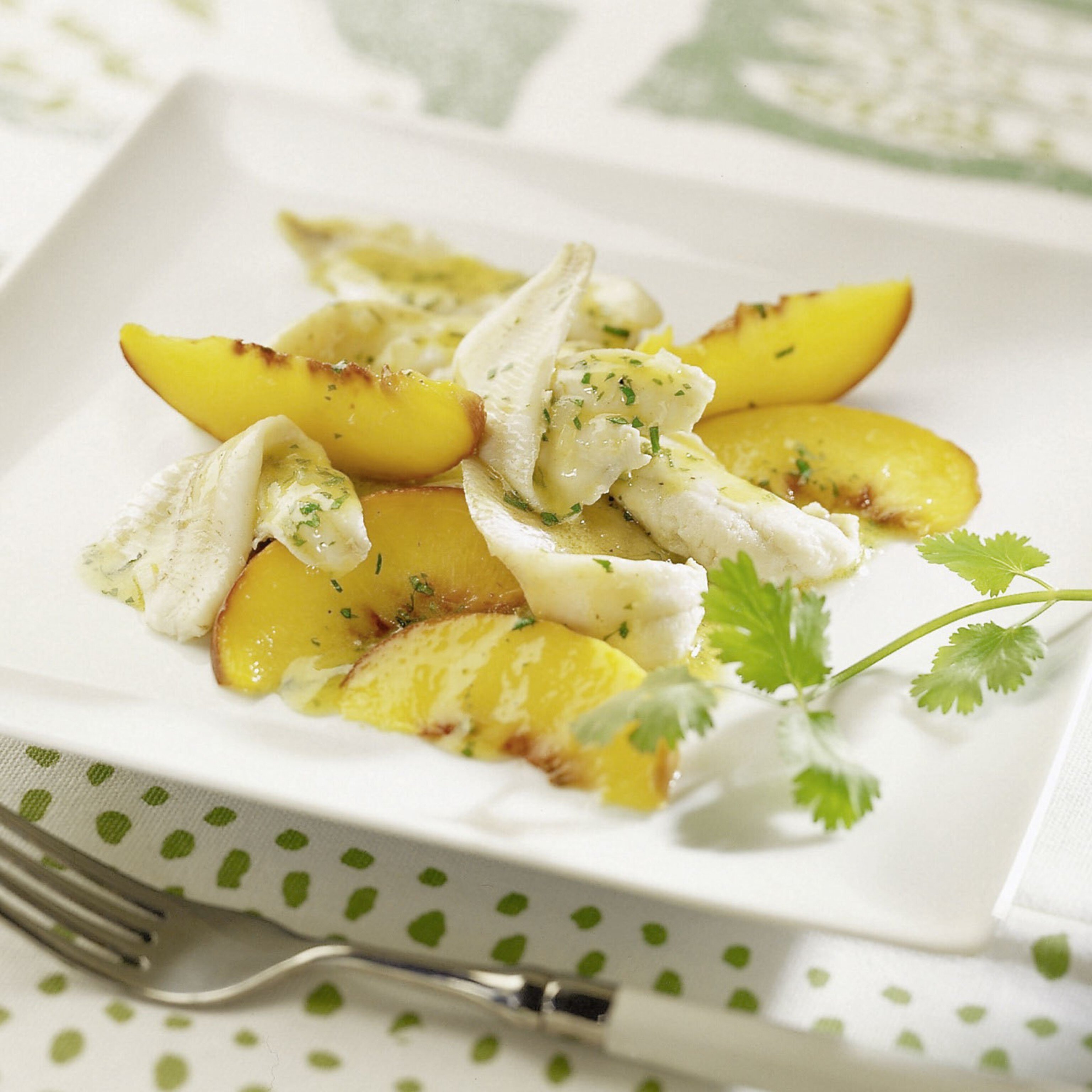 Salade de poisson et nectarines